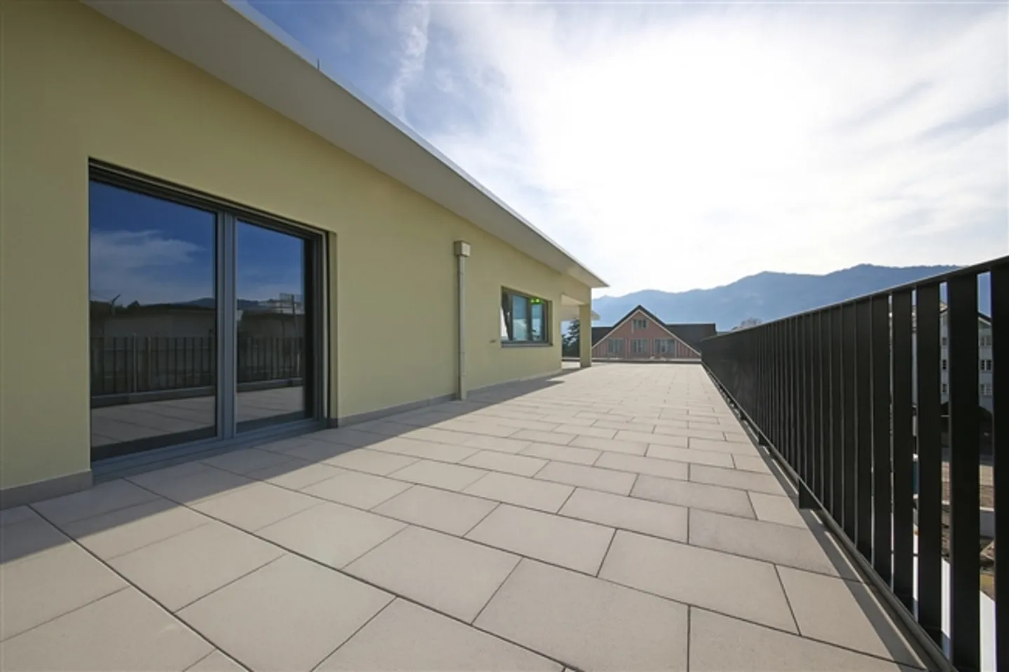 Perfect Views for Sun Enthusiasts - Photo 2 of 7