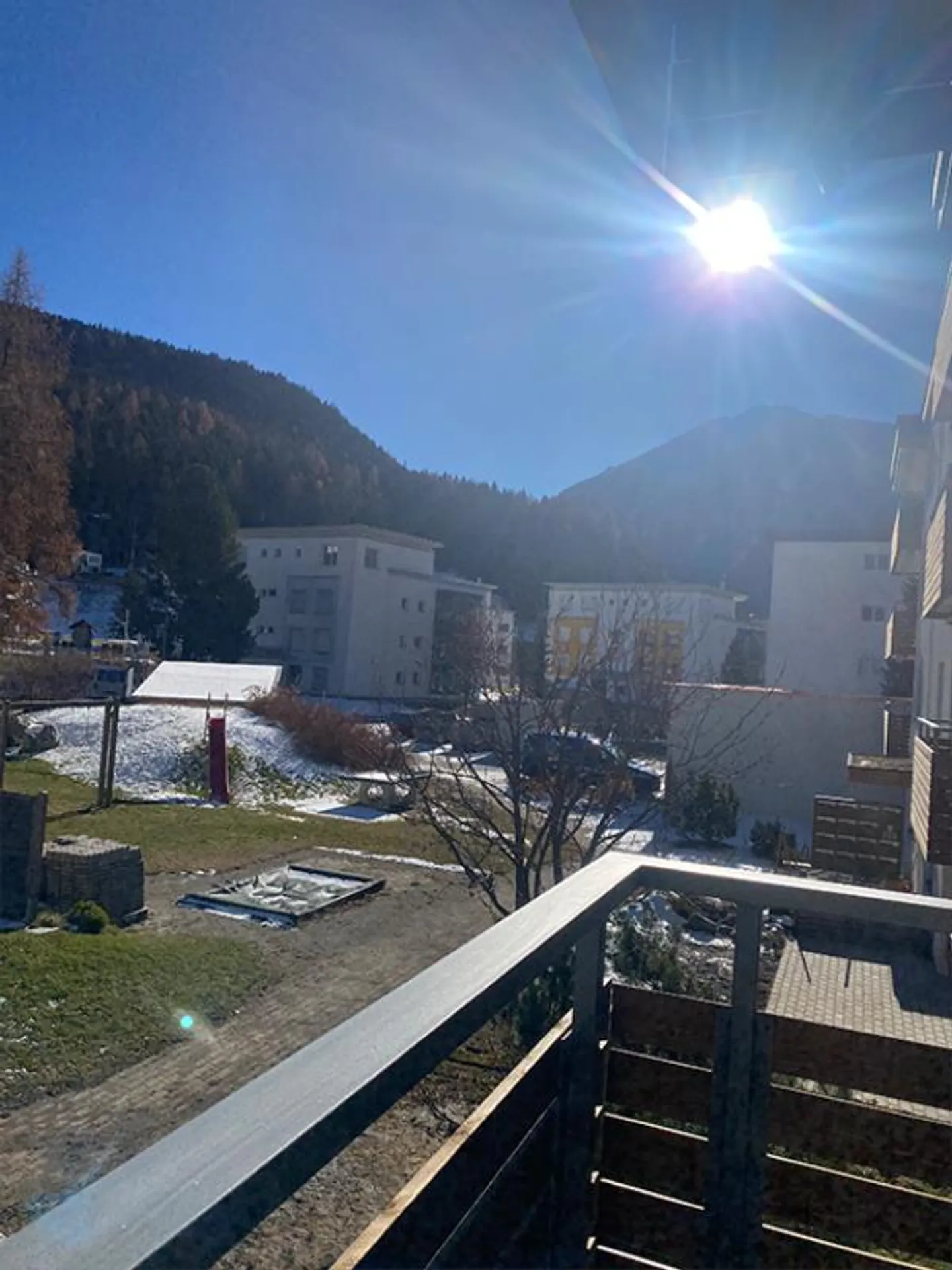 Modern 3 1/2 room apartment in immediate proximity to the ski lift and cross-country ski trails Bünda - Photo 2 of 9