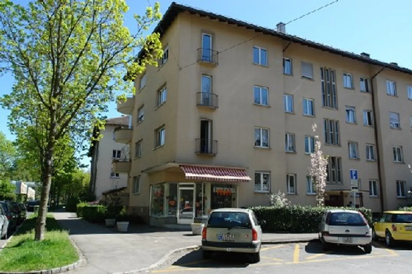 Ampio appartamento di 3,5 locali con balcone in posizione centrale - Foto 1 di 7