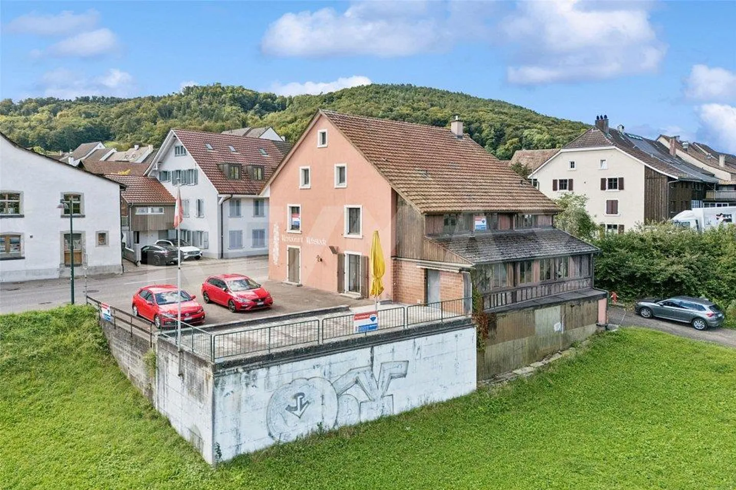 Casa residenziale e di ospitalità tradizionale con potenziale in una posizione privilegiata… - Foto 3 di 13