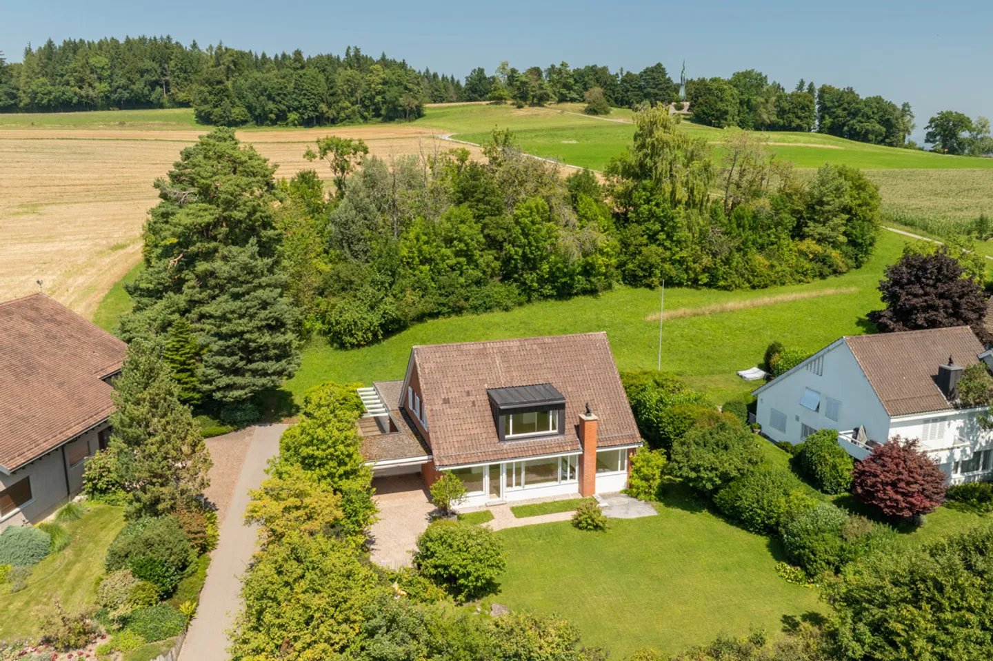 Haus an ruhiger Lage mit idyllischem Garten - Foto 1 von 8