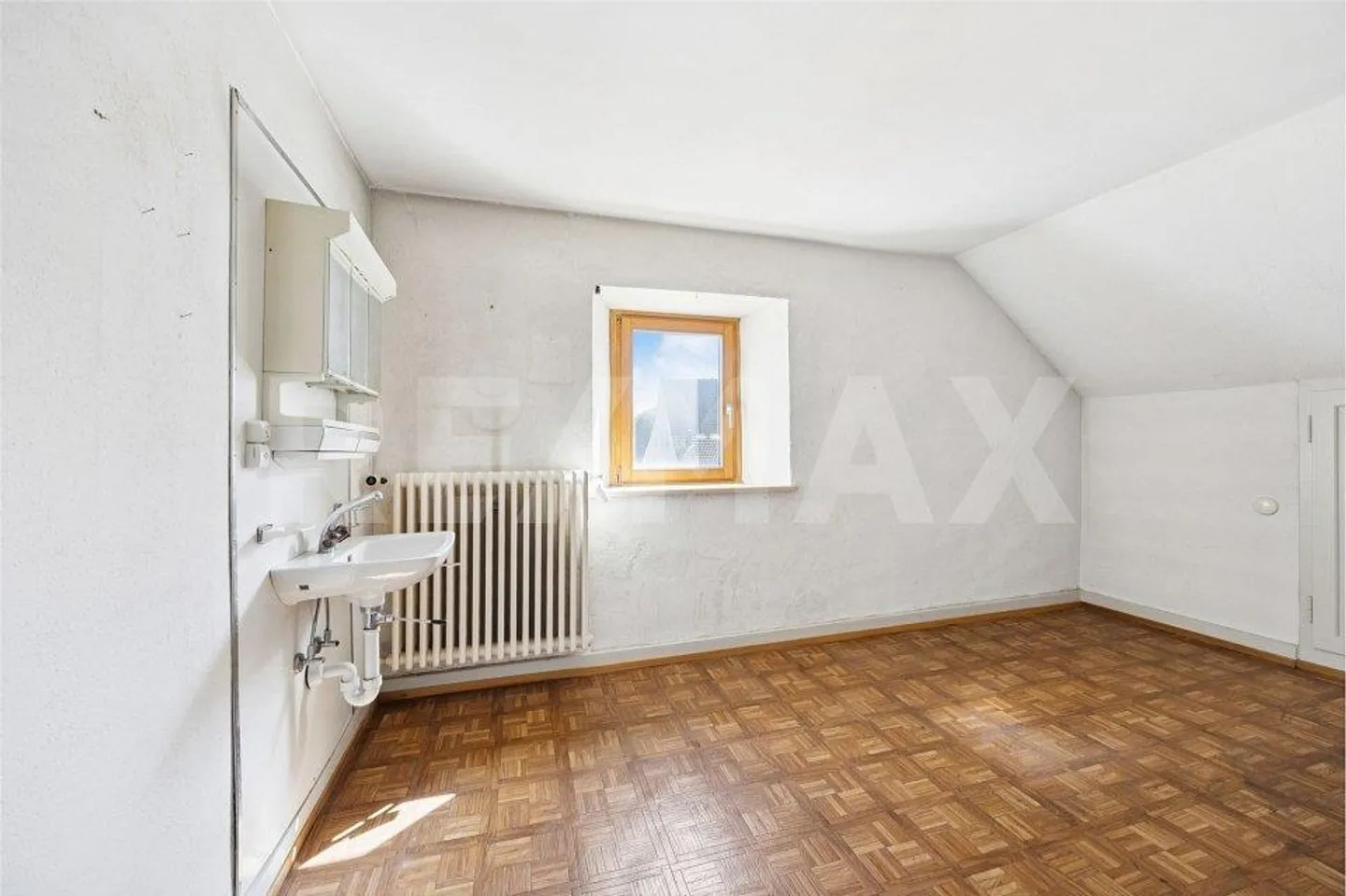 Casa residenziale e di ospitalità tradizionale con potenziale in una posizione privilegiata… - Foto 7 di 13