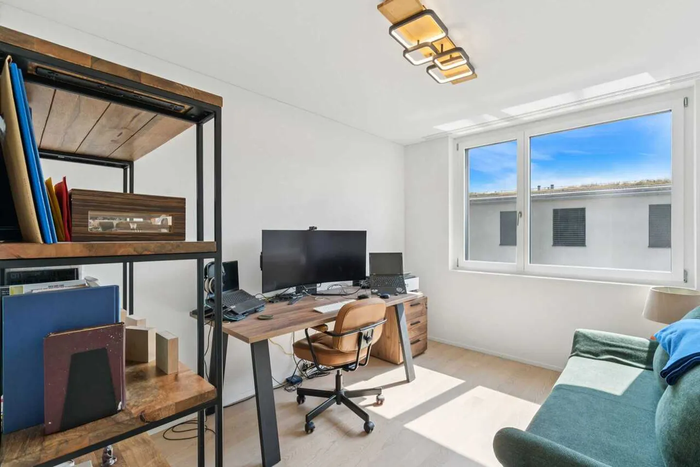Maison mitoyenne moderne de 7,5 pièces dans un emplacement idéal - Photo 9 sur 13