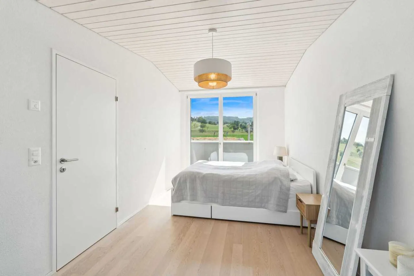 Maison mitoyenne moderne de 7,5 pièces dans un emplacement idéal - Photo 10 sur 13
