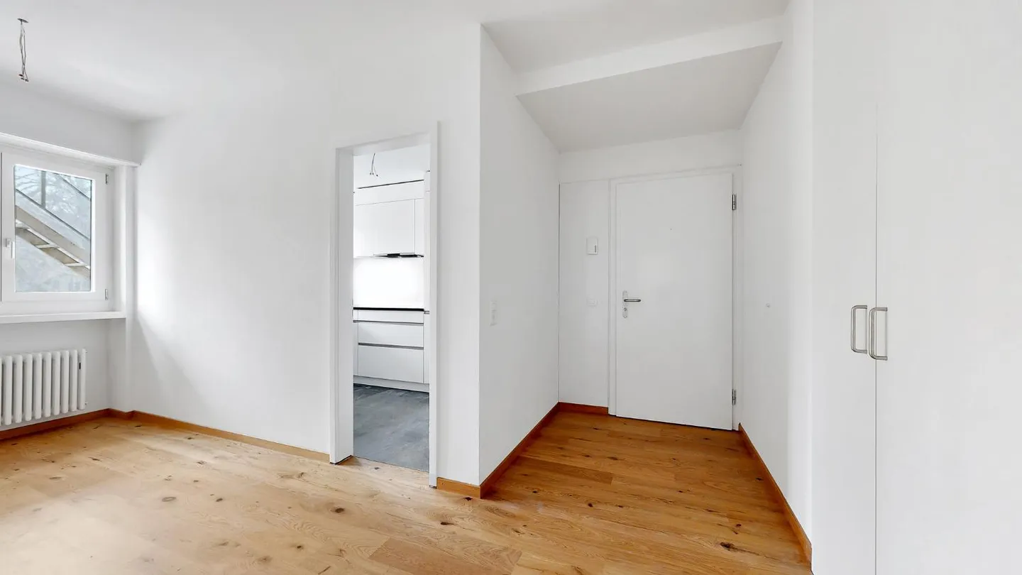 Ampio appartamento di 3,5 locali con balcone in posizione centrale - Foto 7 di 7