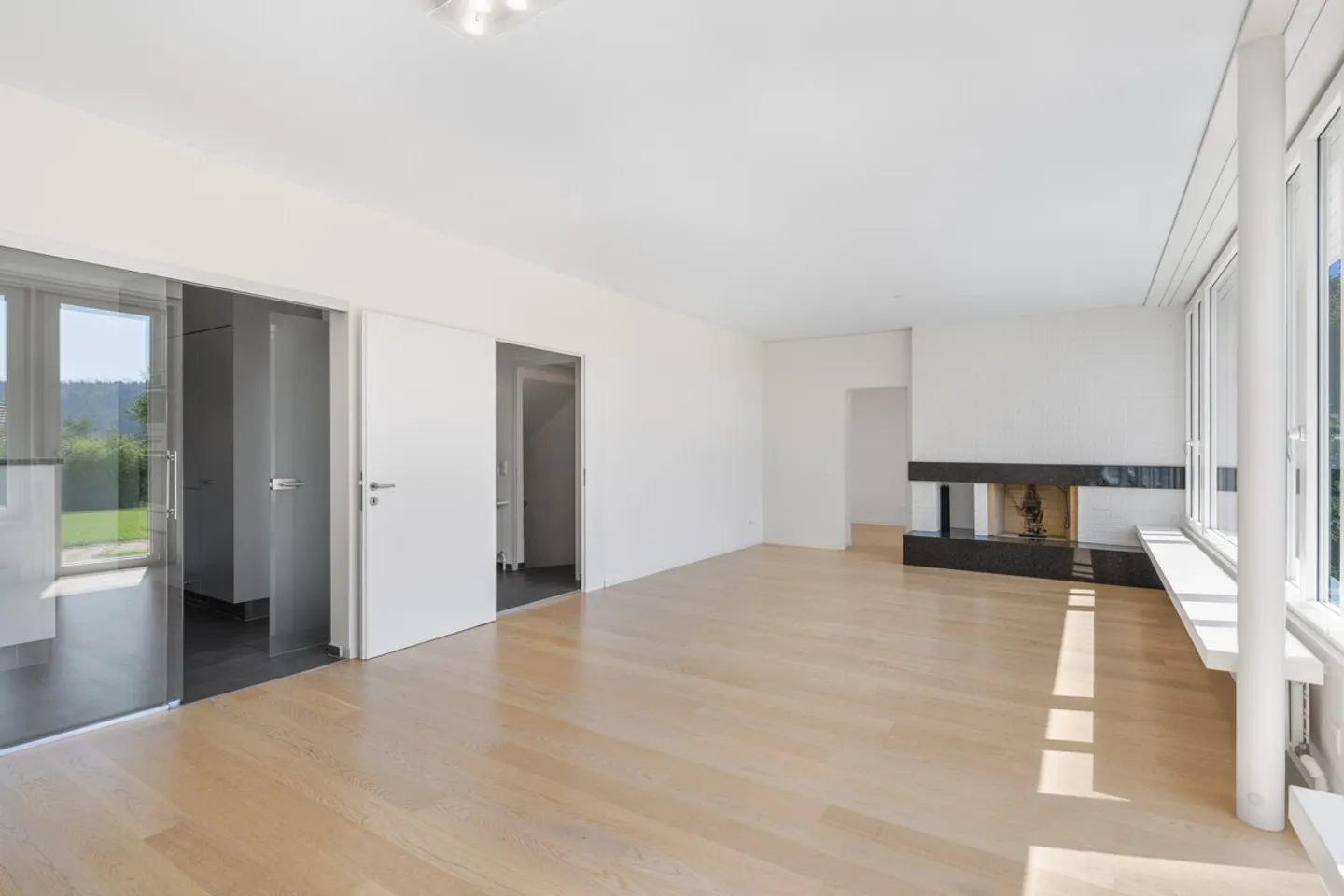 Haus an ruhiger Lage mit idyllischem Garten - Foto 4 von 8