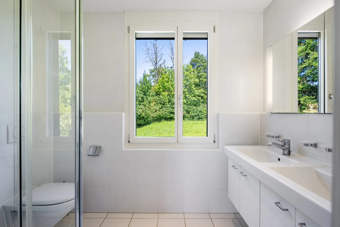 Haus an ruhiger Lage mit idyllischem Garten - Foto 7 von 8