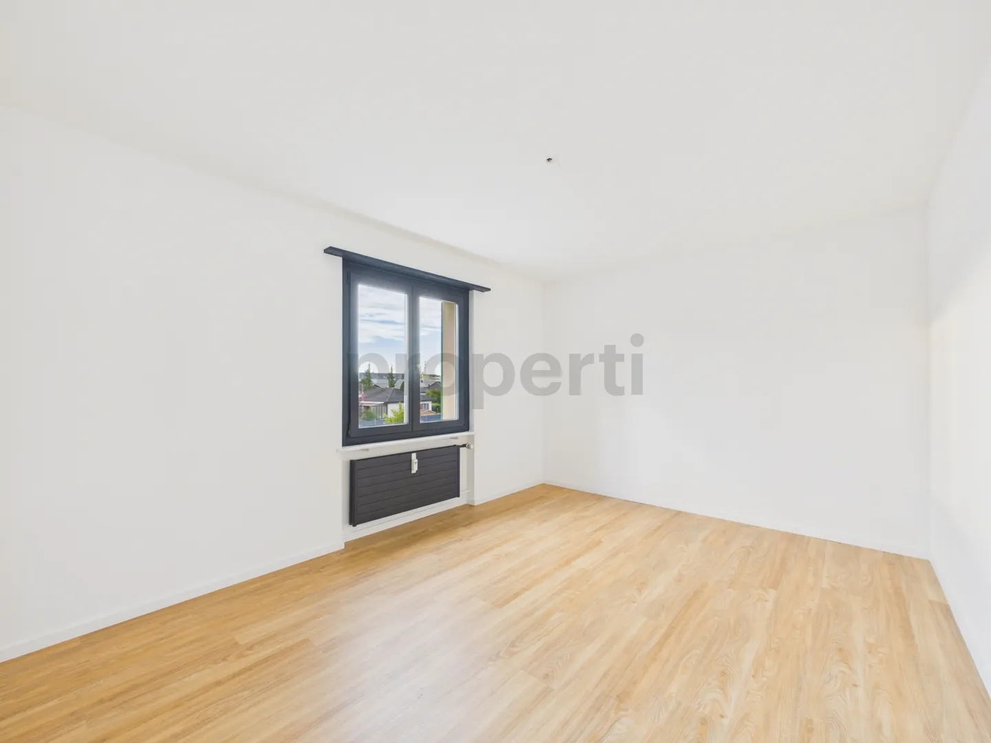 Recentemente ristrutturato, arredato in modo moderno - La tua nuova casa con balcone! - Foto 5 di 7