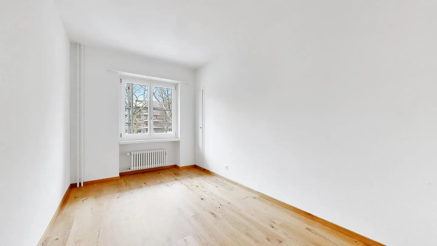 Ampio appartamento di 3,5 locali con balcone in posizione centrale - Foto 5 di 7