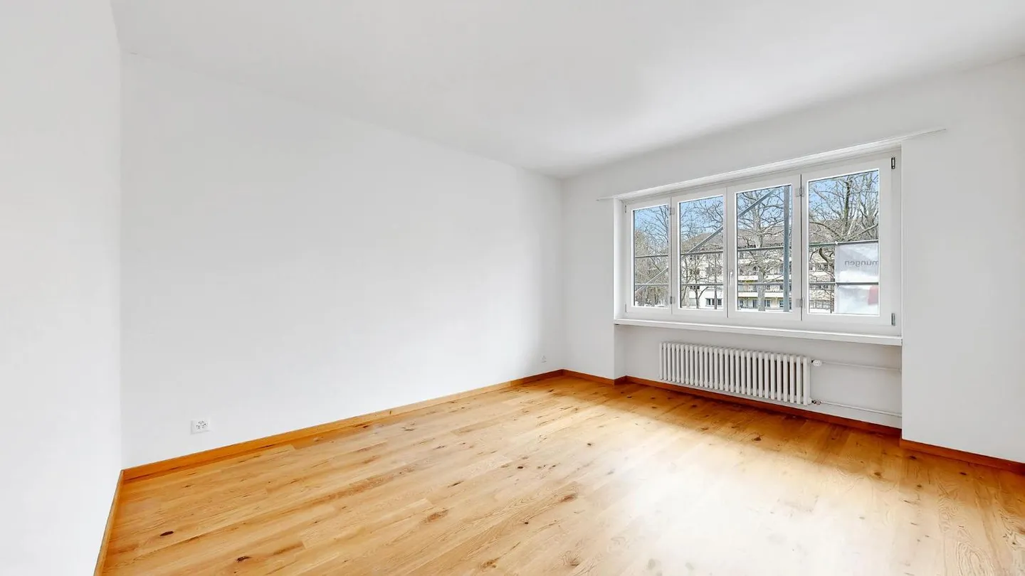 Ampio appartamento di 3,5 locali con balcone in posizione centrale - Foto 6 di 7