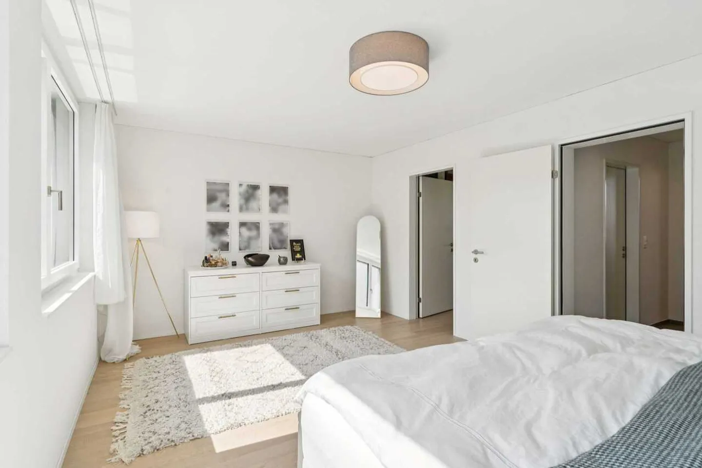 Maison mitoyenne moderne de 7,5 pièces dans un emplacement idéal - Photo 6 sur 13