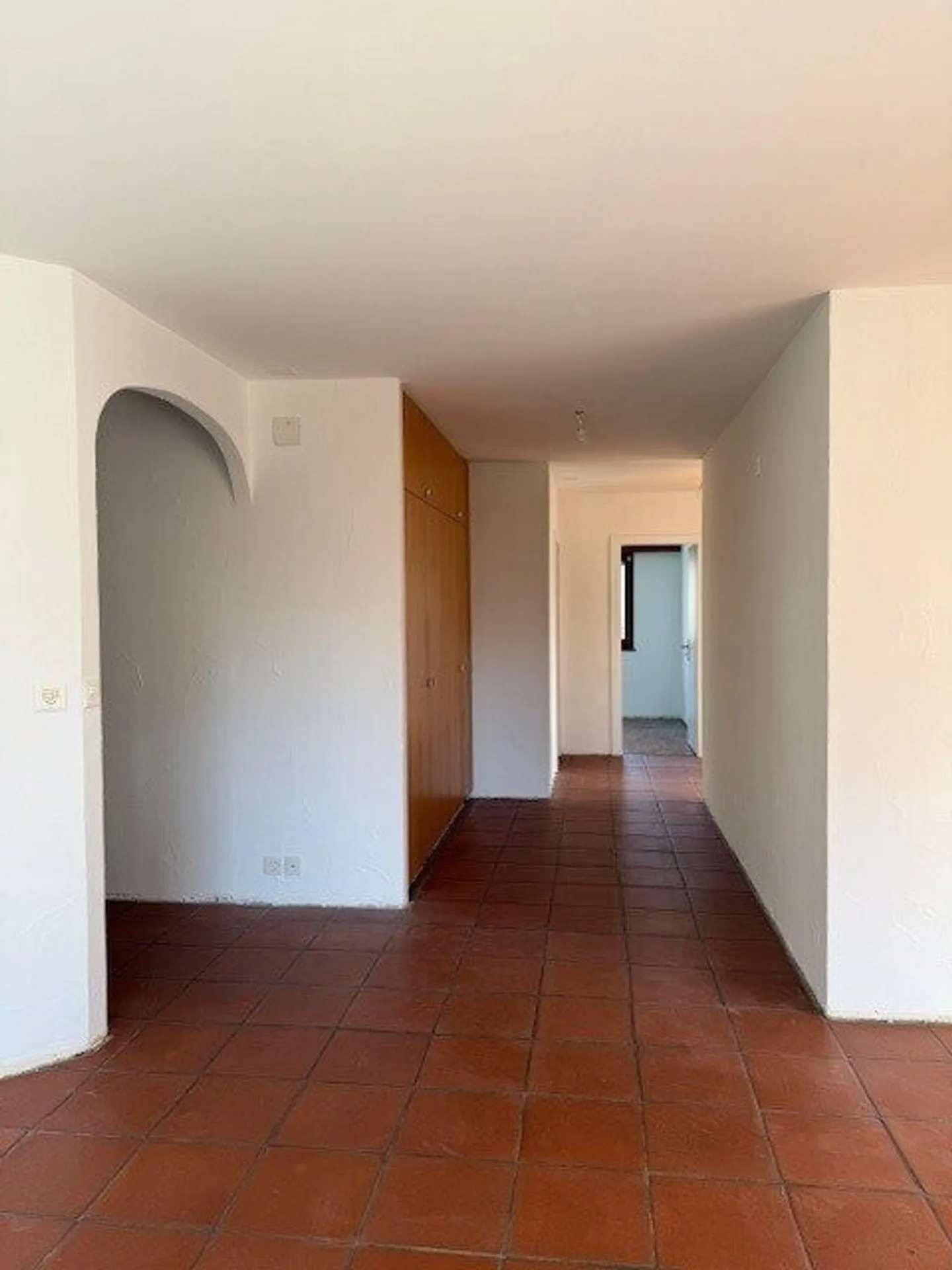 Ampio e luminoso appartamento ristrutturato di 4.5 locali al 1° piano - Foto 2 di 12