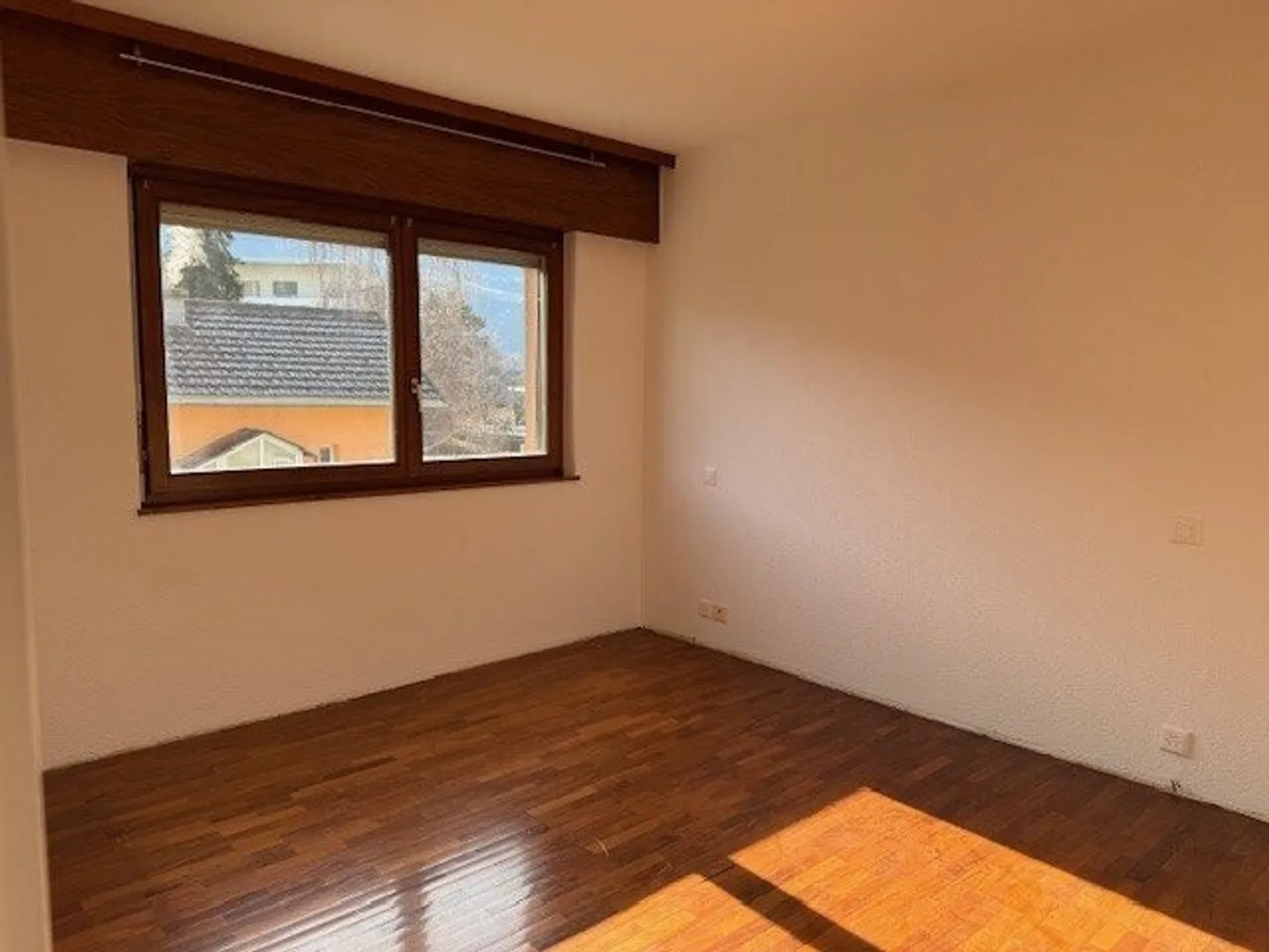 Ampio e luminoso appartamento ristrutturato di 4.5 locali al 1° piano - Foto 6 di 12