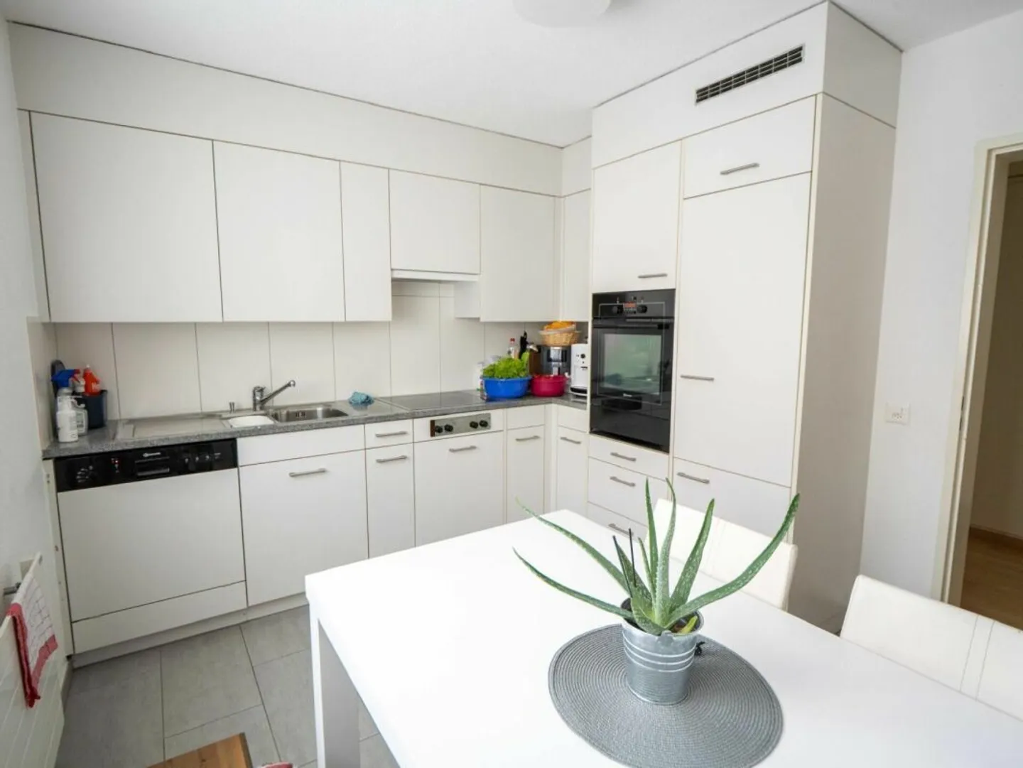 Bel appartement de 3.5 pièces avec balcon sud à Domat/Ems - Photo 2 sur 13