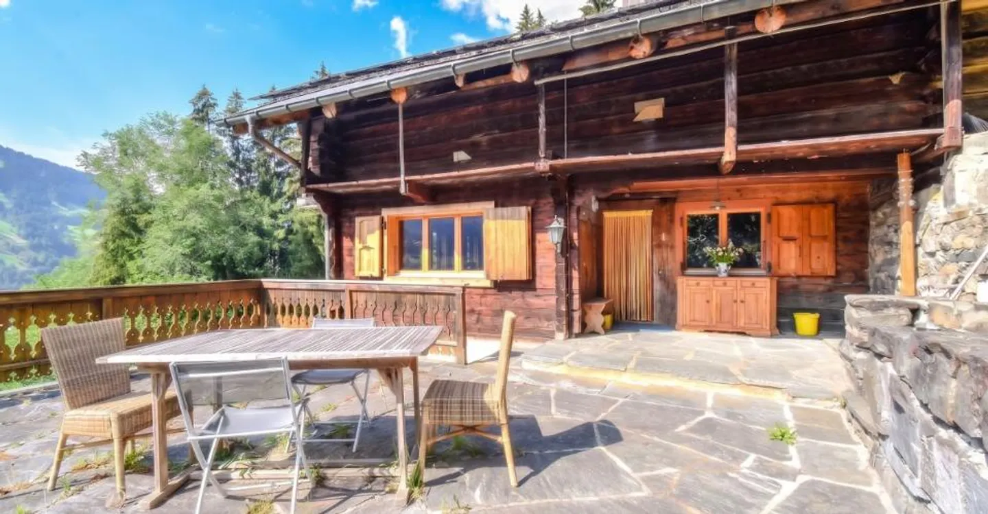 Authentisches Charakterchalet - Verkauf als Zweitwohnsitz möglich - Foto 1 von 12