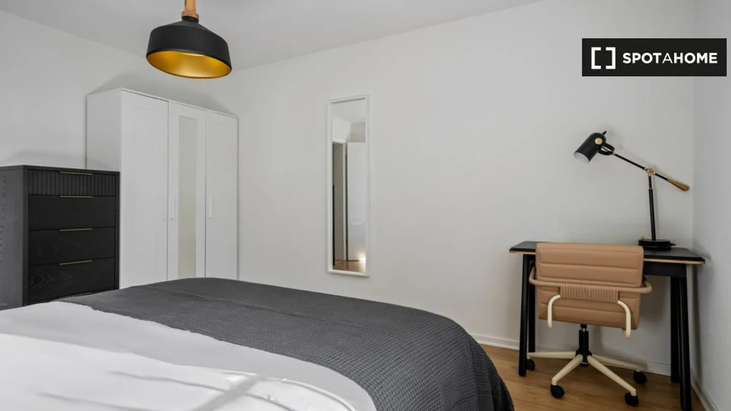 Discover, visit, and rent your new home online with complete confidence. - Photo 9 of 18