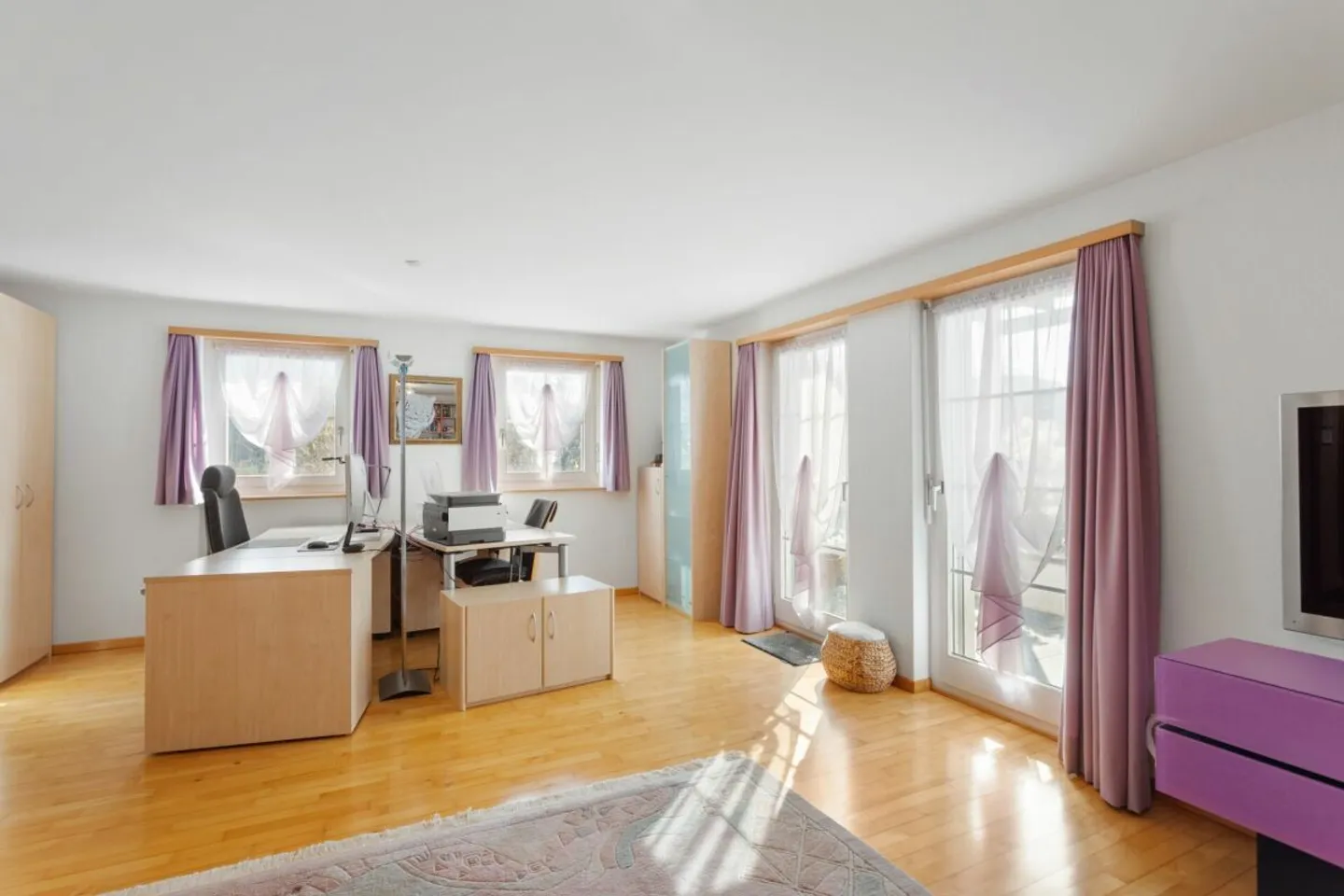 Well-maintained end-of-terrace house with a view of greenery - Photo 9 of 13
