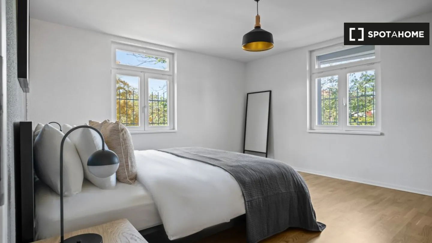 Discover, visit, and rent your new home online with complete confidence. - Photo 13 of 18