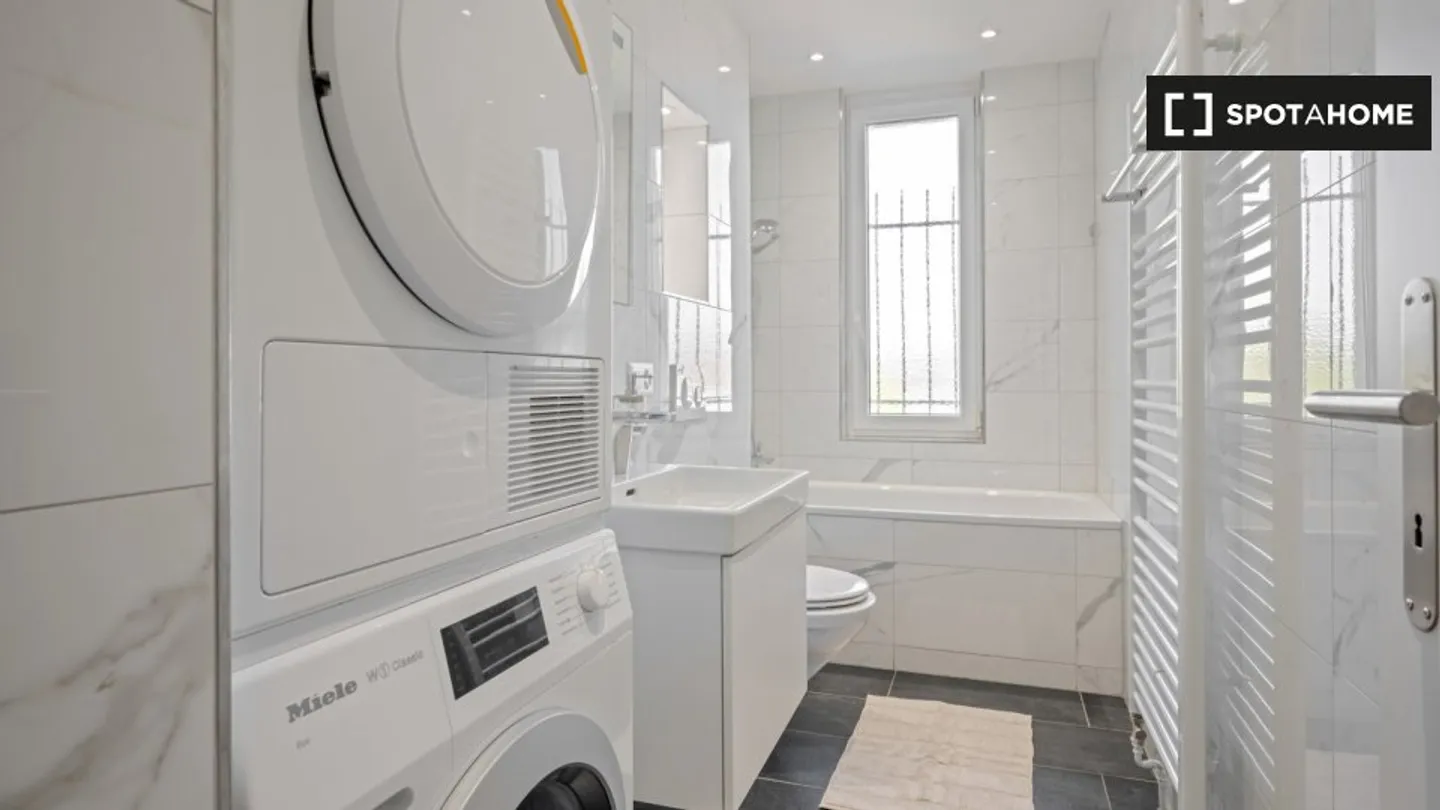 Discover, visit, and rent your new home online with complete confidence. - Photo 11 of 18