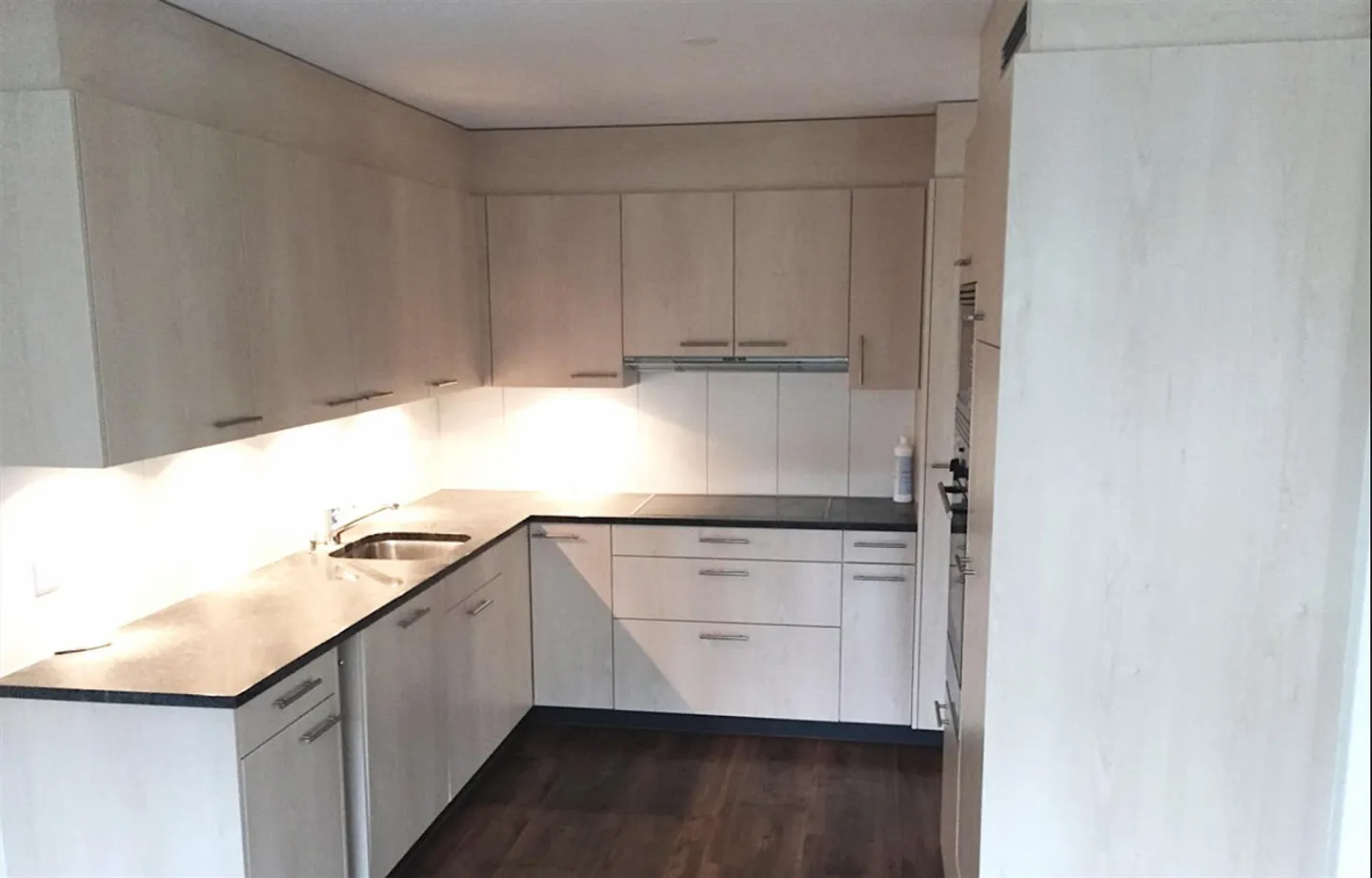 Grosszügige 3,5-Zmmerwohnung mit privatem Badeplatz - Foto 3 von 9