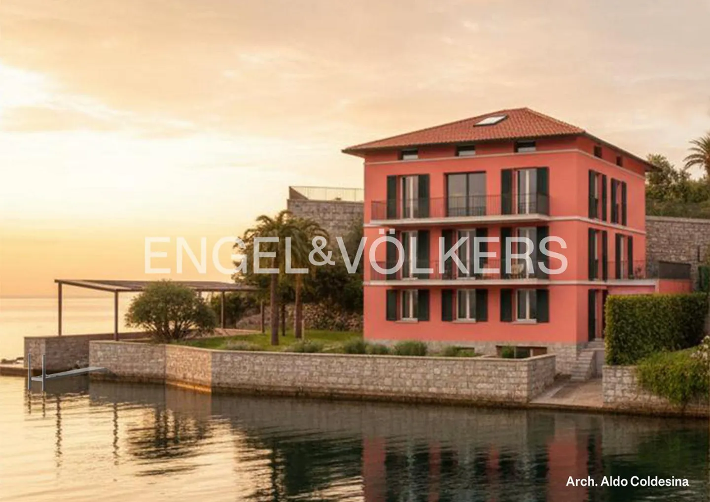 Villa located directly on the lake with private boathouse - Photo 9 of 13
