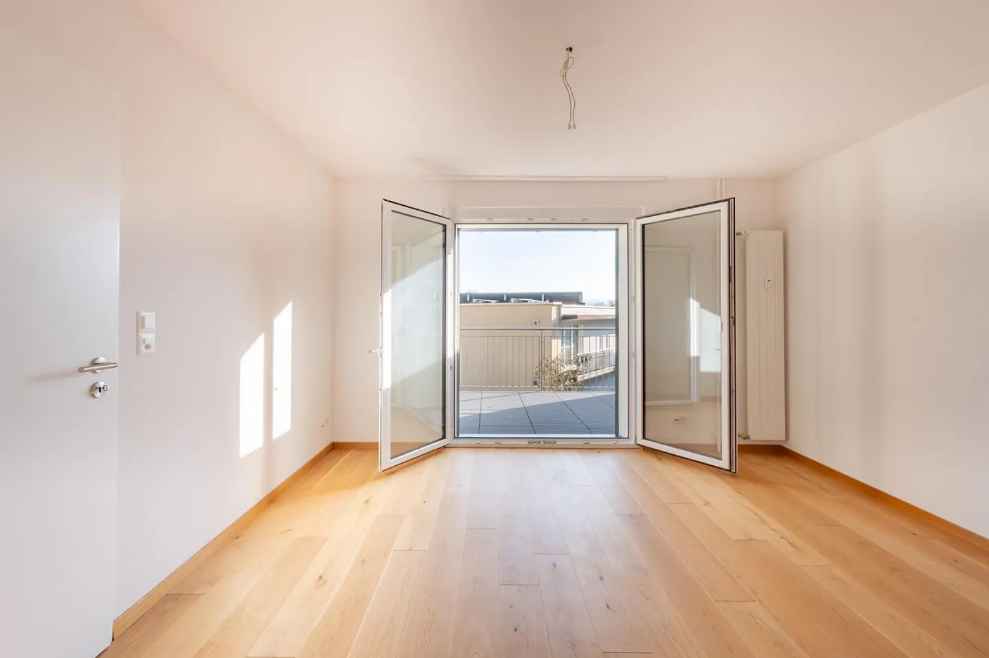 Casa bifamiliare compatta in una posizione suburbana attraente - Foto 9 di 17