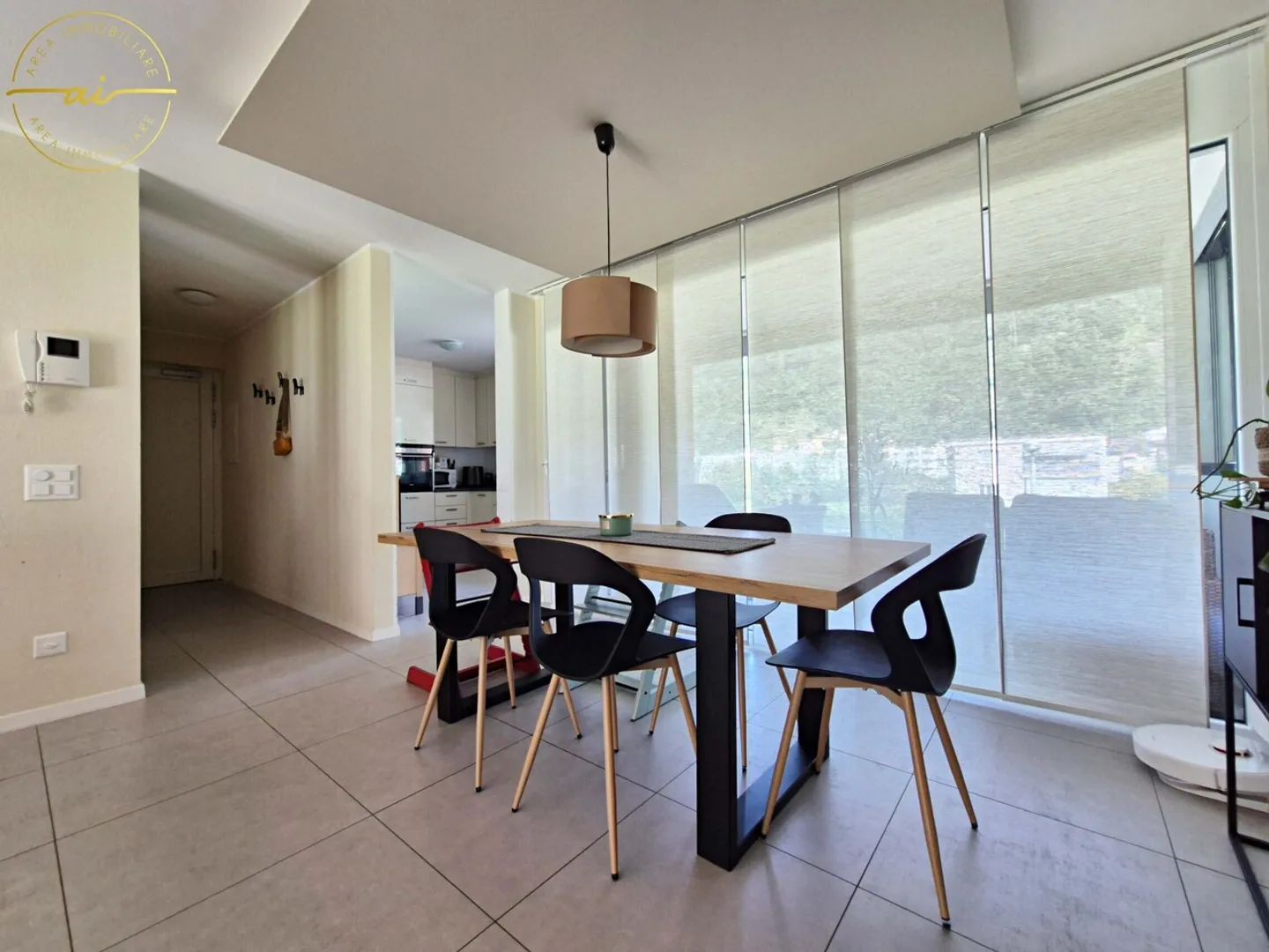 BEL APPARTEMENT DE 4.5 PIÈCES AVEC DEUX TERRASSES - Photo 4 sur 13