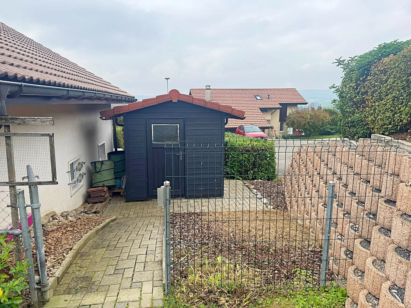 «Wunderschöne freistehende Villa mit großem Garten in einem Wohnviertel» - Foto 7 von 23