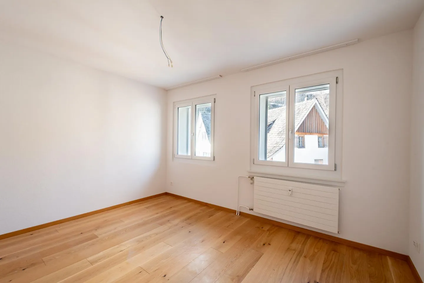 Casa bifamiliare compatta in una posizione suburbana attraente - Foto 14 di 17