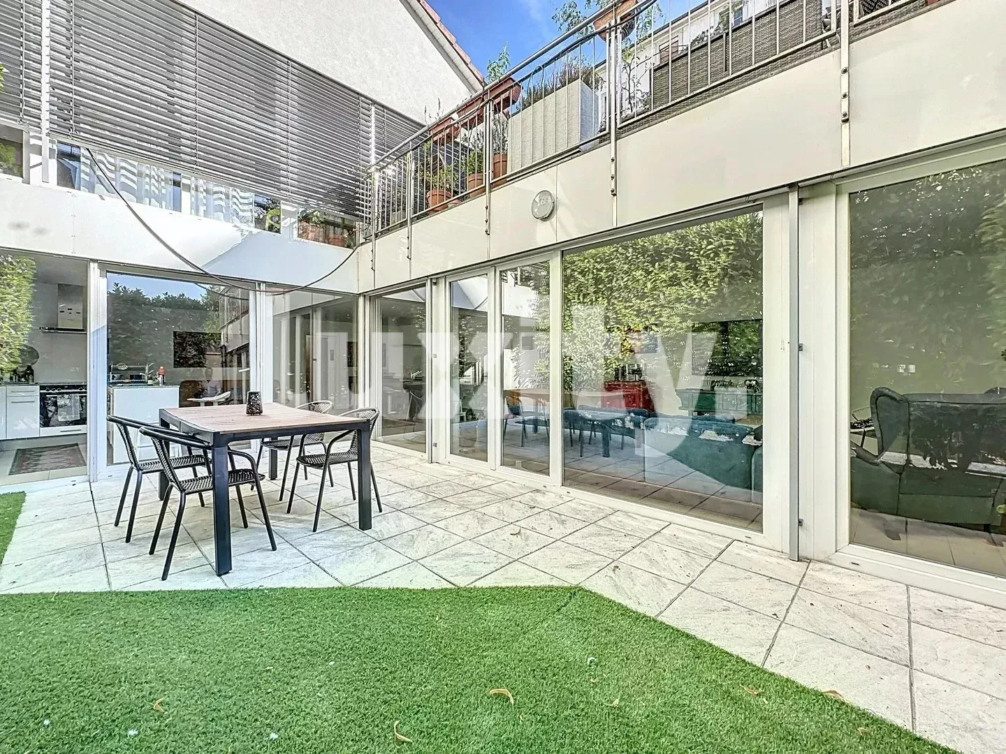 Ground floor apartment with charm in Pâquis - Photo 2 of 3