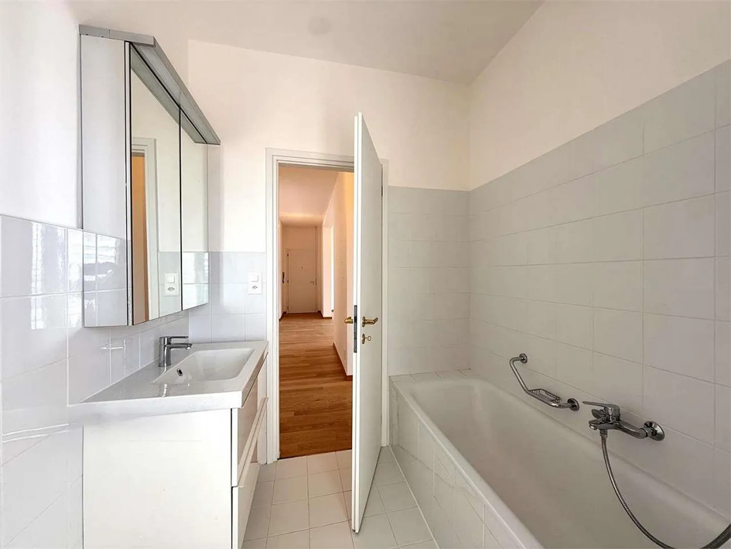Appartamento spazioso con vista lago - Foto 10 di 12