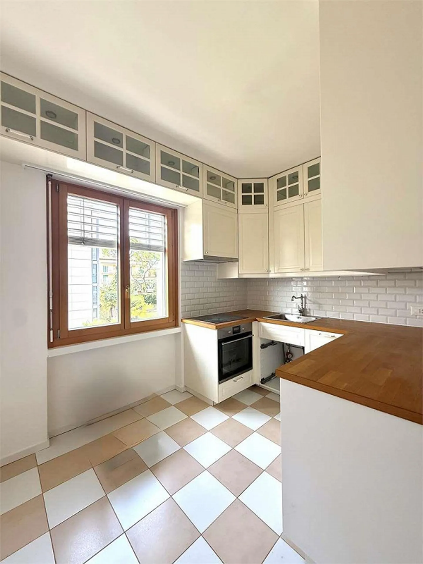 Appartamento spazioso con vista lago - Foto 4 di 12