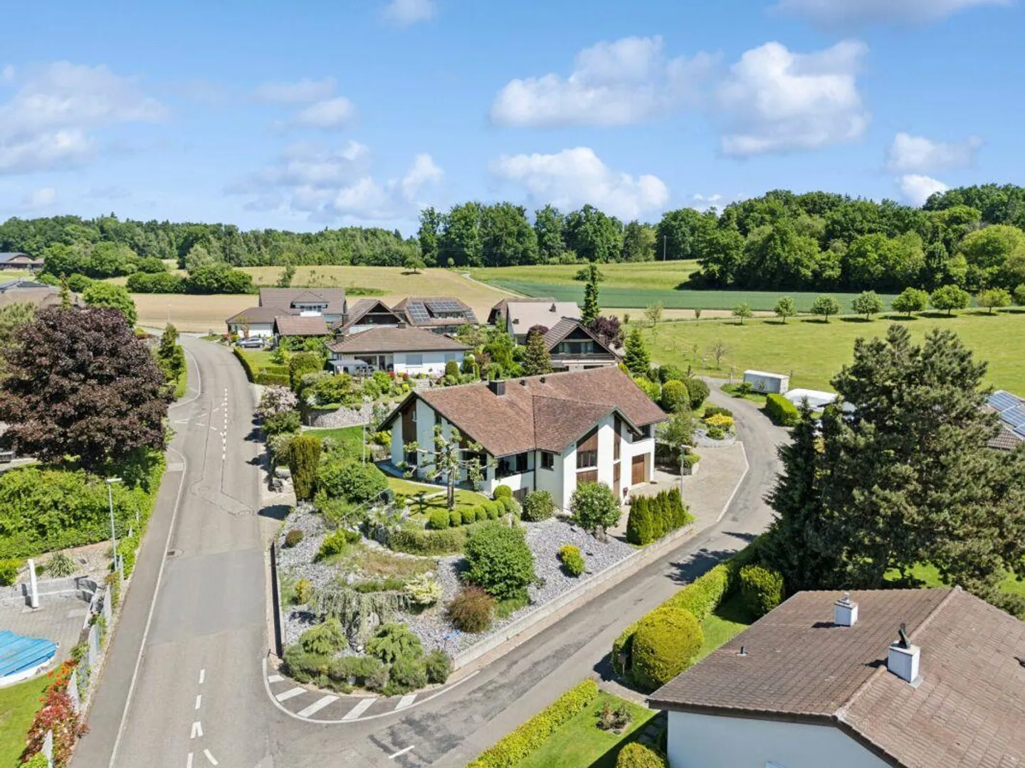 Single-family house with a separate apartment - Photo 2 of 20