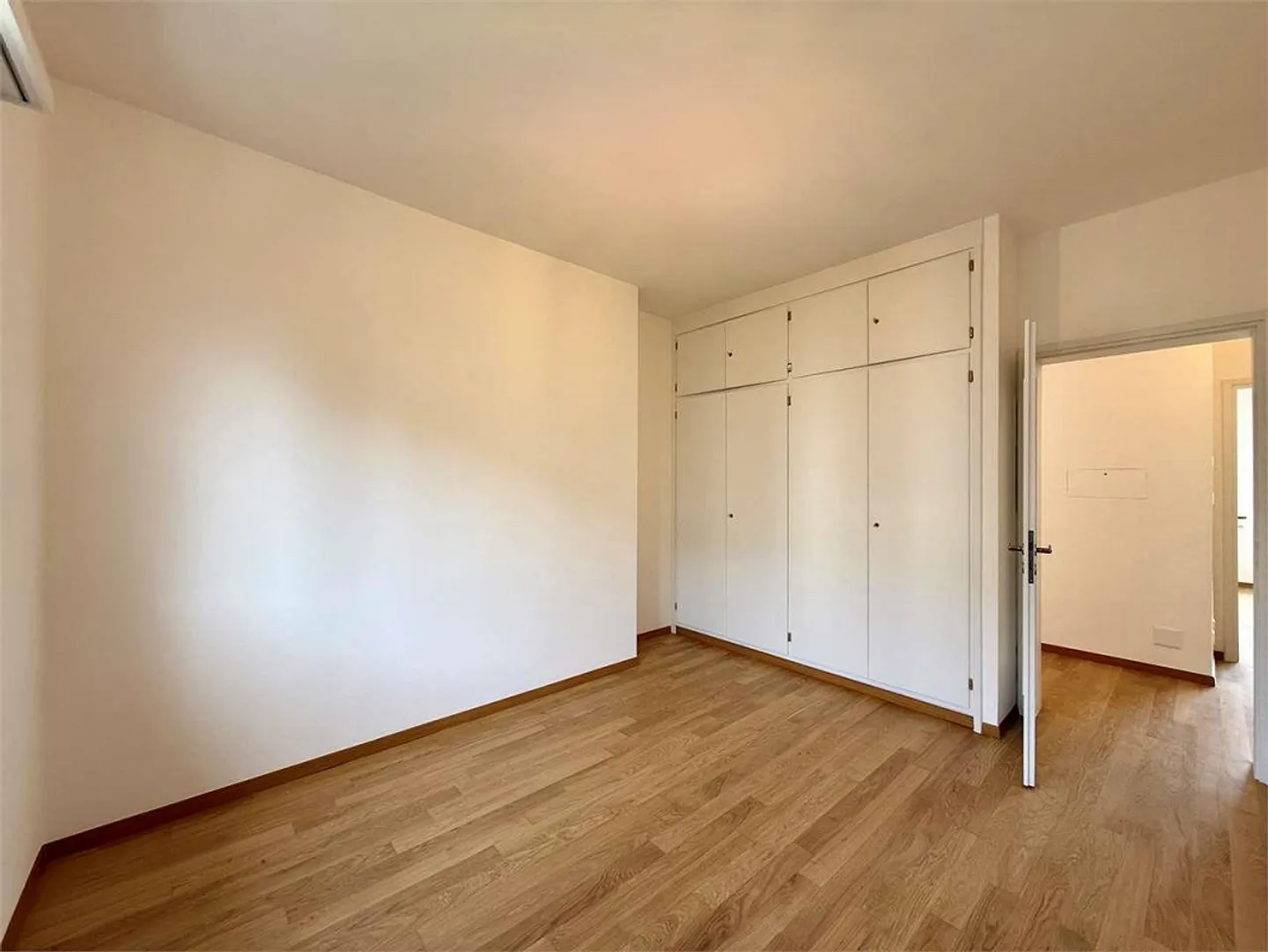 Appartamento spazioso con vista lago - Foto 6 di 12