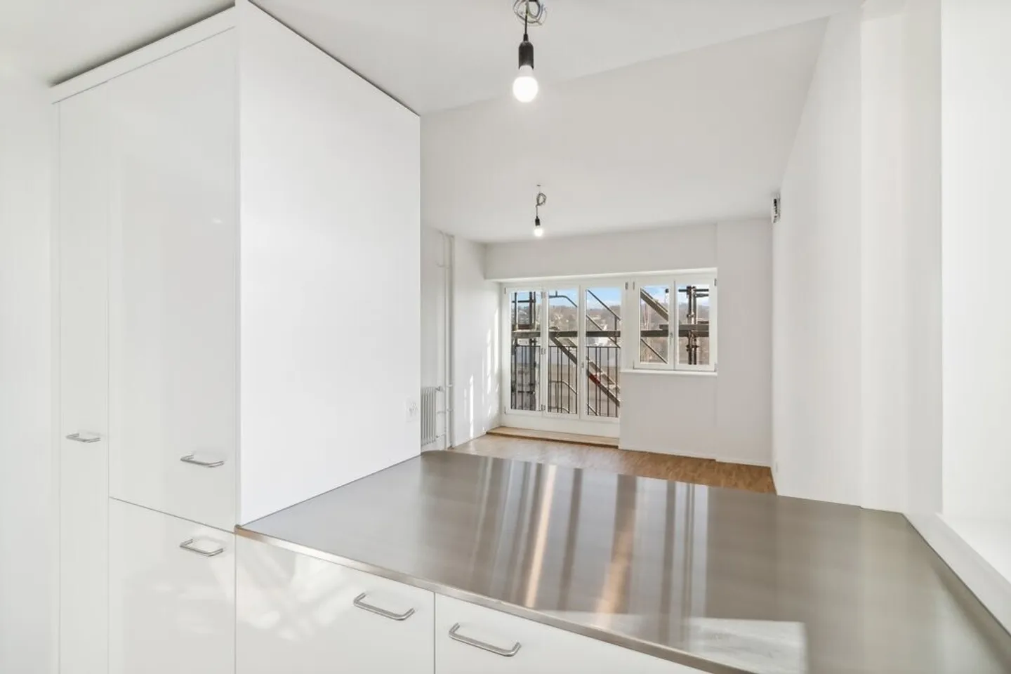3.5 rooms fully renovated - Photo 3 of 9
