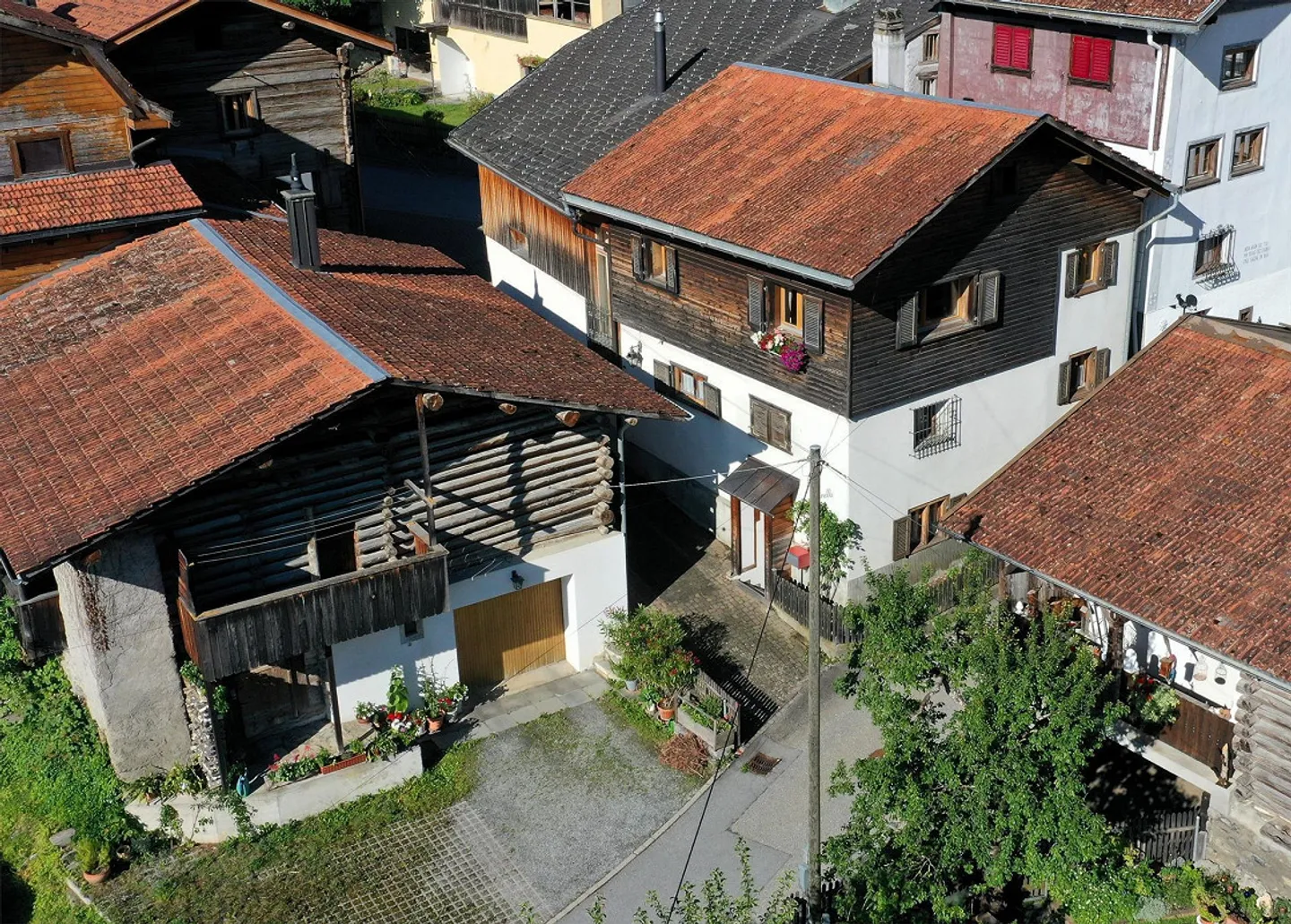 Trin Digg - Maison individuelle de 6,5 pièces avec écurie/garage et terrain de jardin (terrain à bâtir) - Photo 1 sur 6