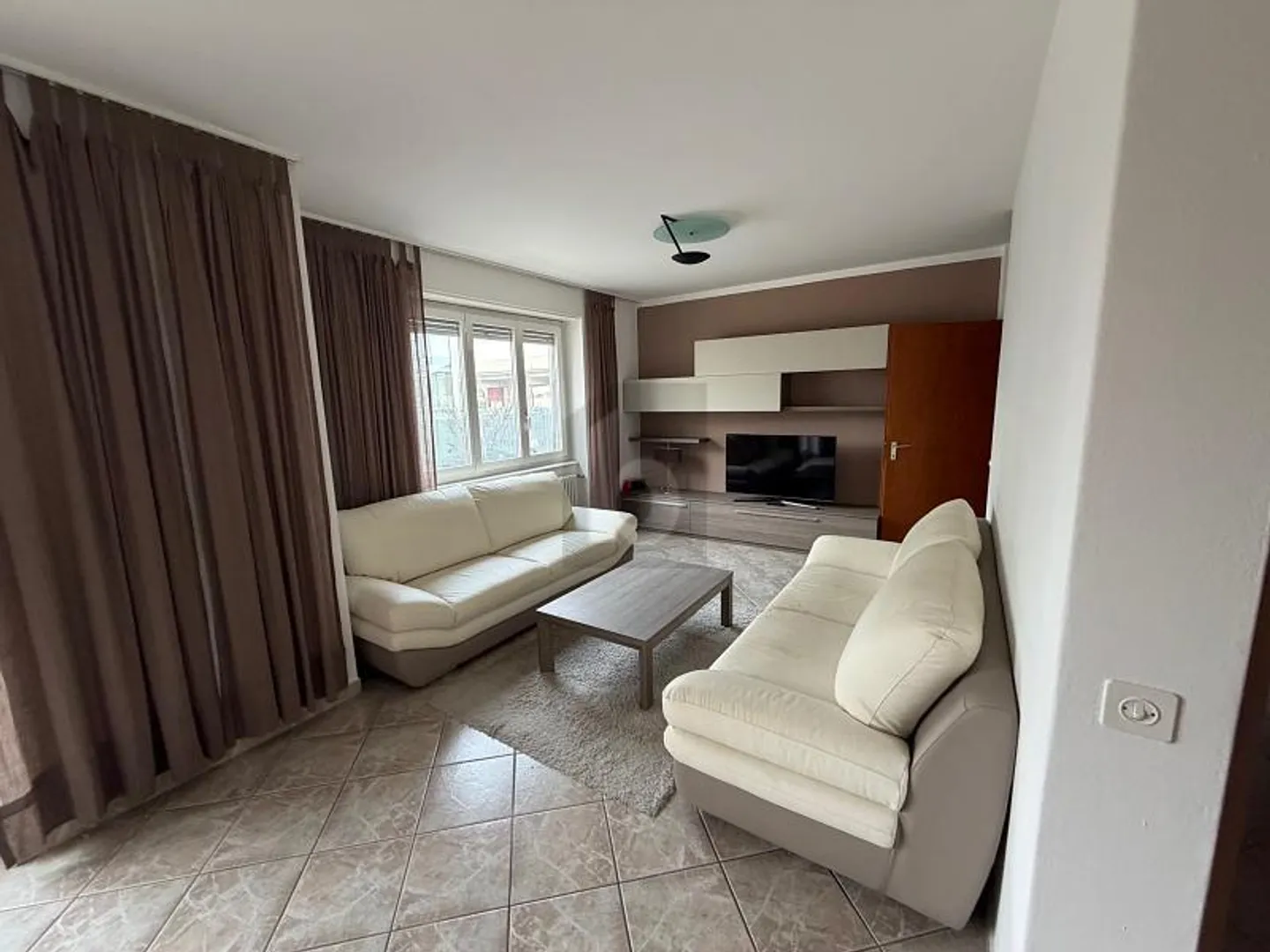 TRANQUILLO, ZENTRAL UND PRAKTISCH - Foto 1 von 6