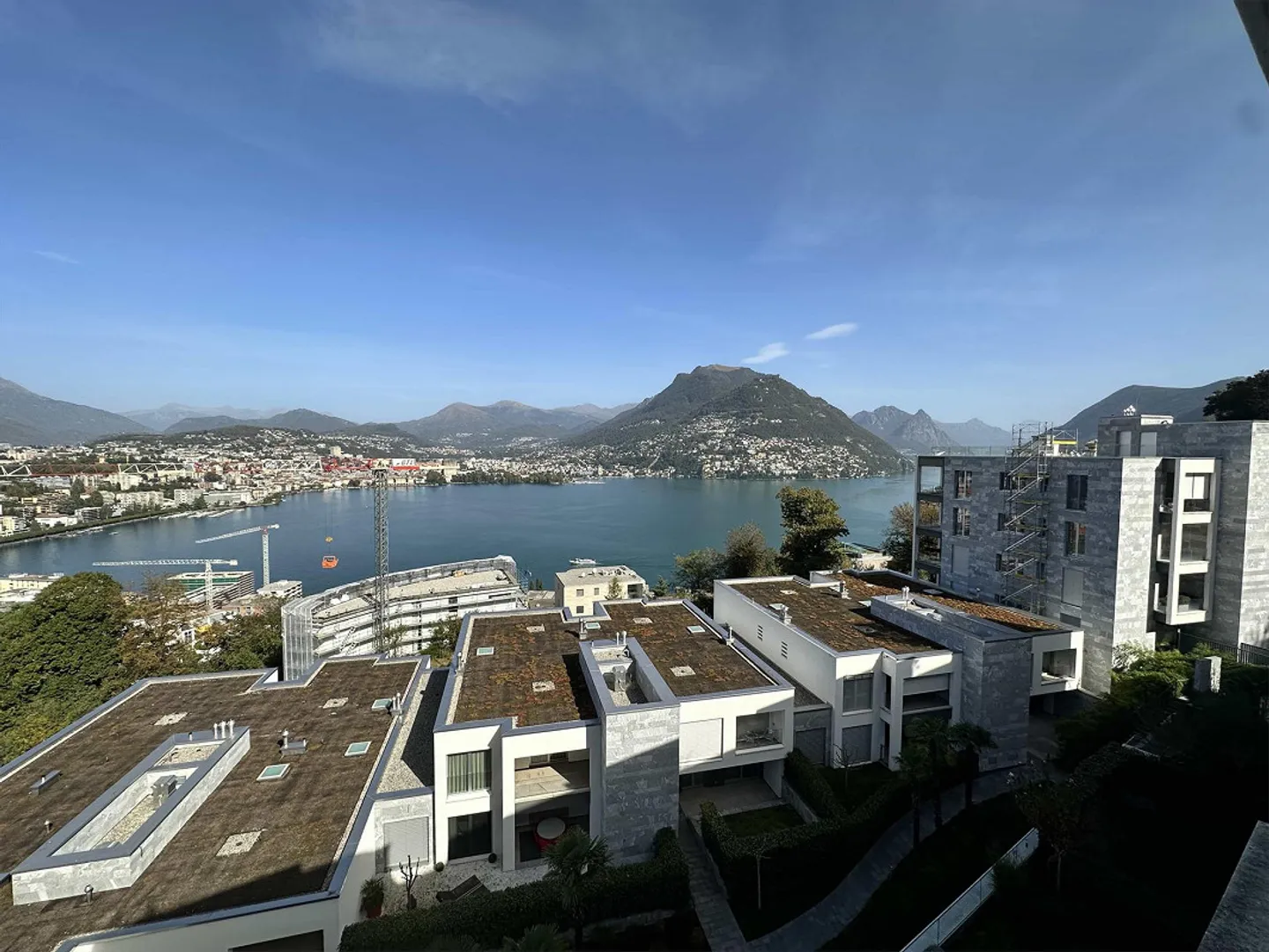 Grande attico con vista lago e terrazza tetto - Photo 4 of 11