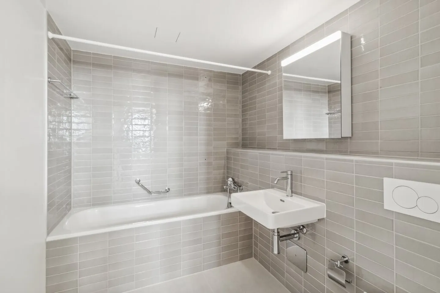 3.5 rooms fully renovated - Photo 7 of 9