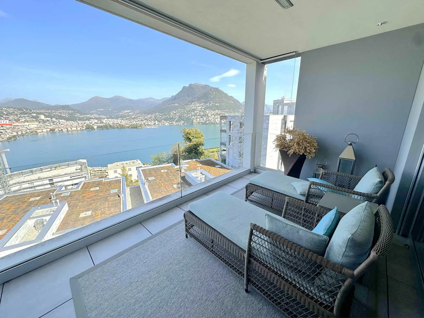 Grande attico con vista lago e terrazza tetto - Photo 5 of 11
