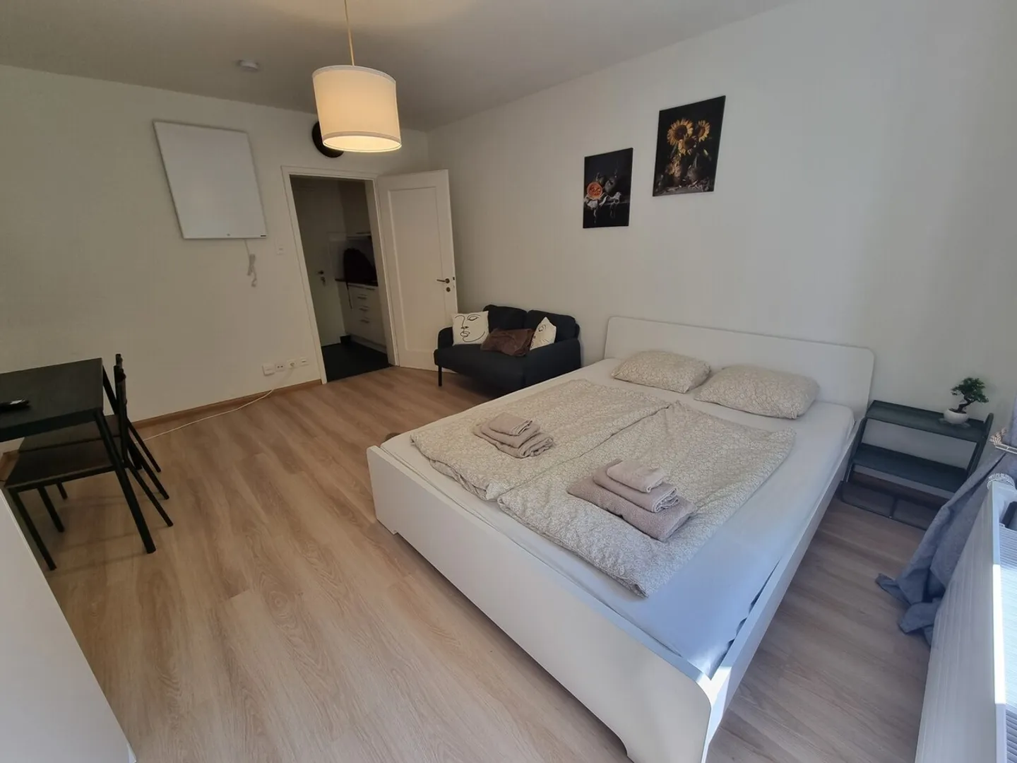 1-room apartment (renovated in 2023) in a quiet location with simple furnishings, District 3 - Photo 3 of 13