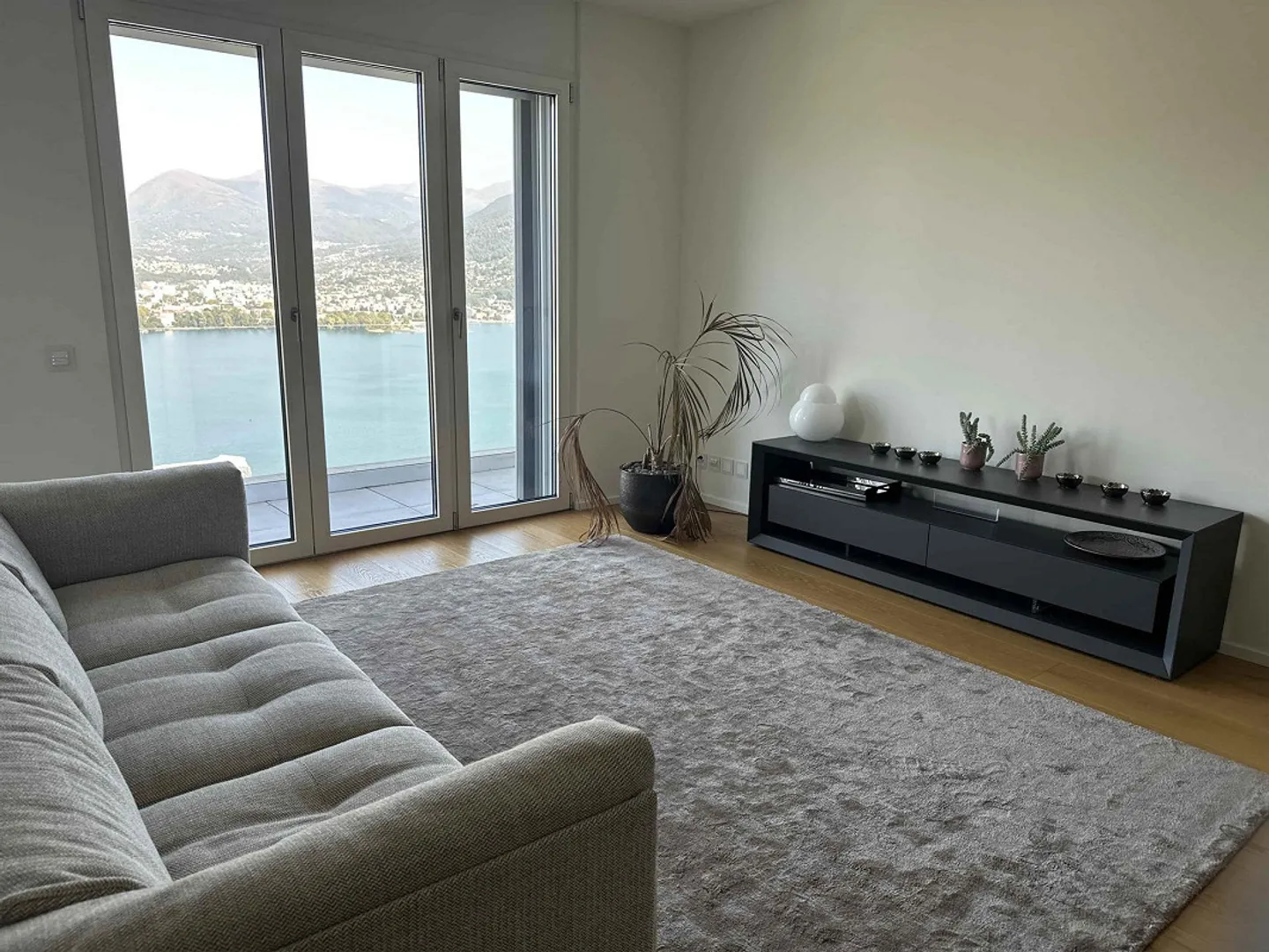 Grande attico con vista lago e terrazza tetto - Photo 10 of 11