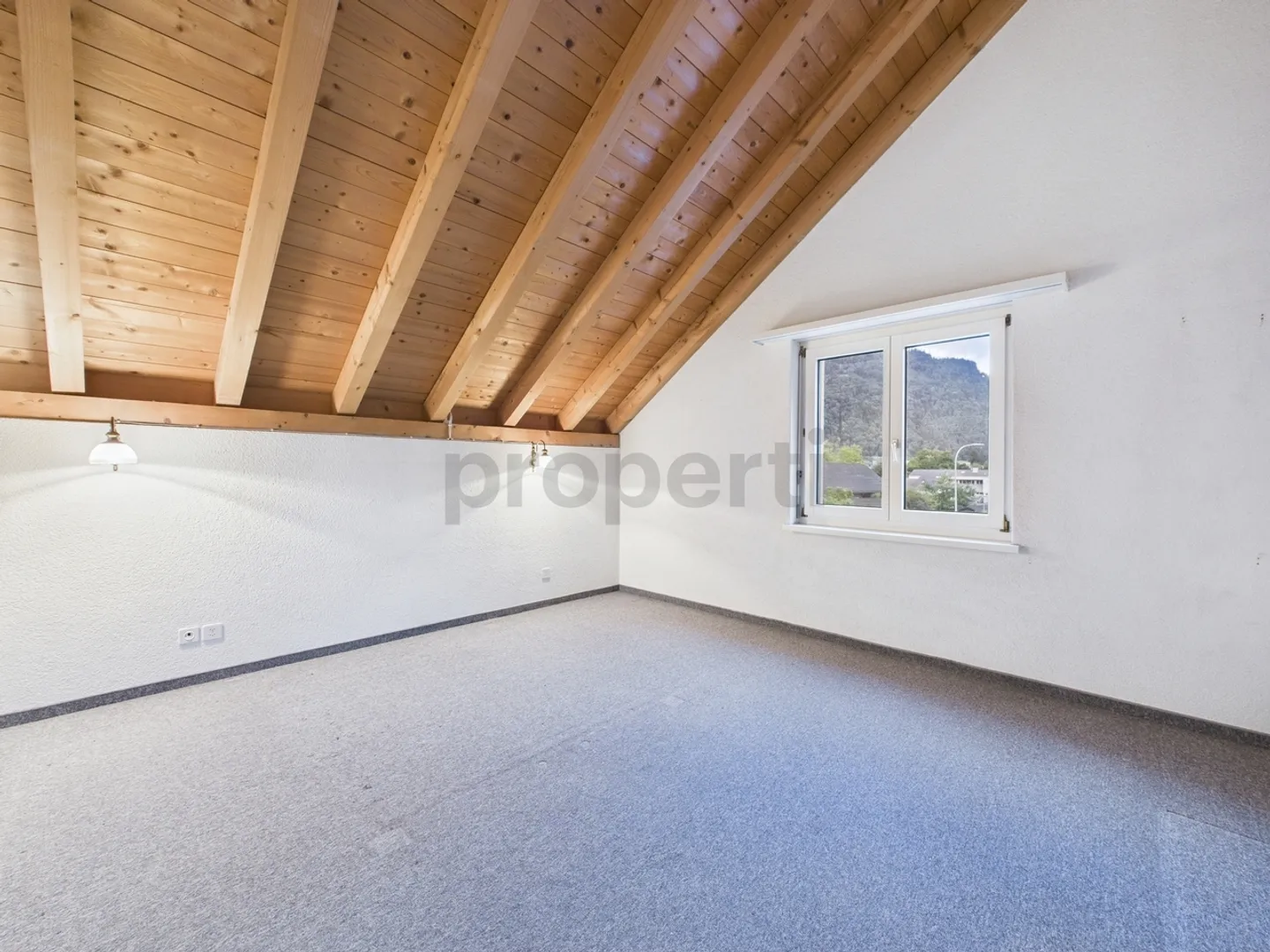 Charmante 5.5-Zimmer Maisonette-Wohnung in Mollis - Foto 9 von 12