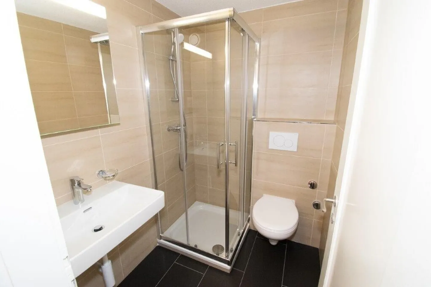 1-room apartment (renovated in 2023) in a quiet location with simple furnishings, District 3 - Photo 7 of 13