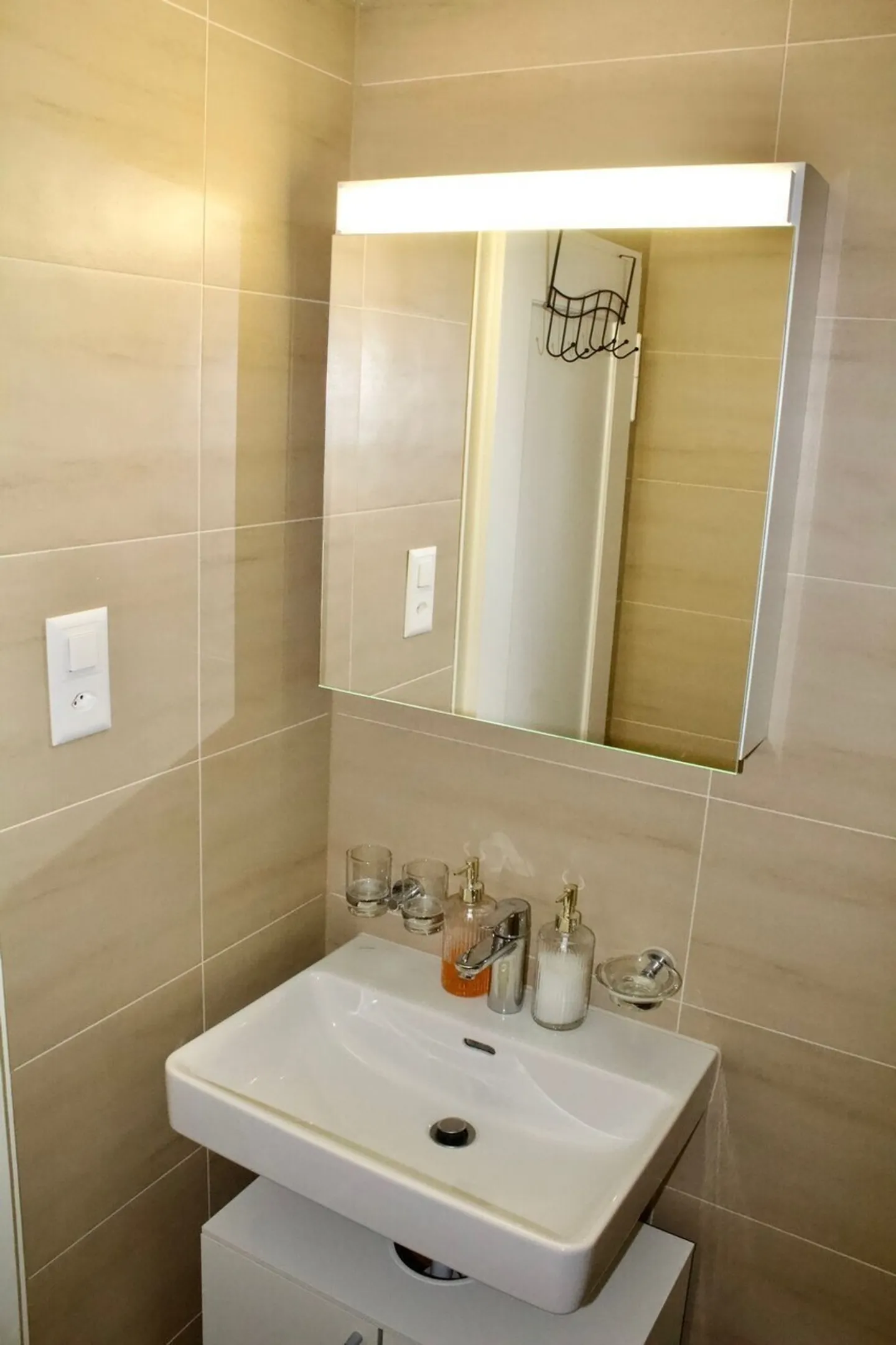 1-room apartment (renovated in 2023) in a quiet location with simple furnishings, District 3 - Photo 8 of 13