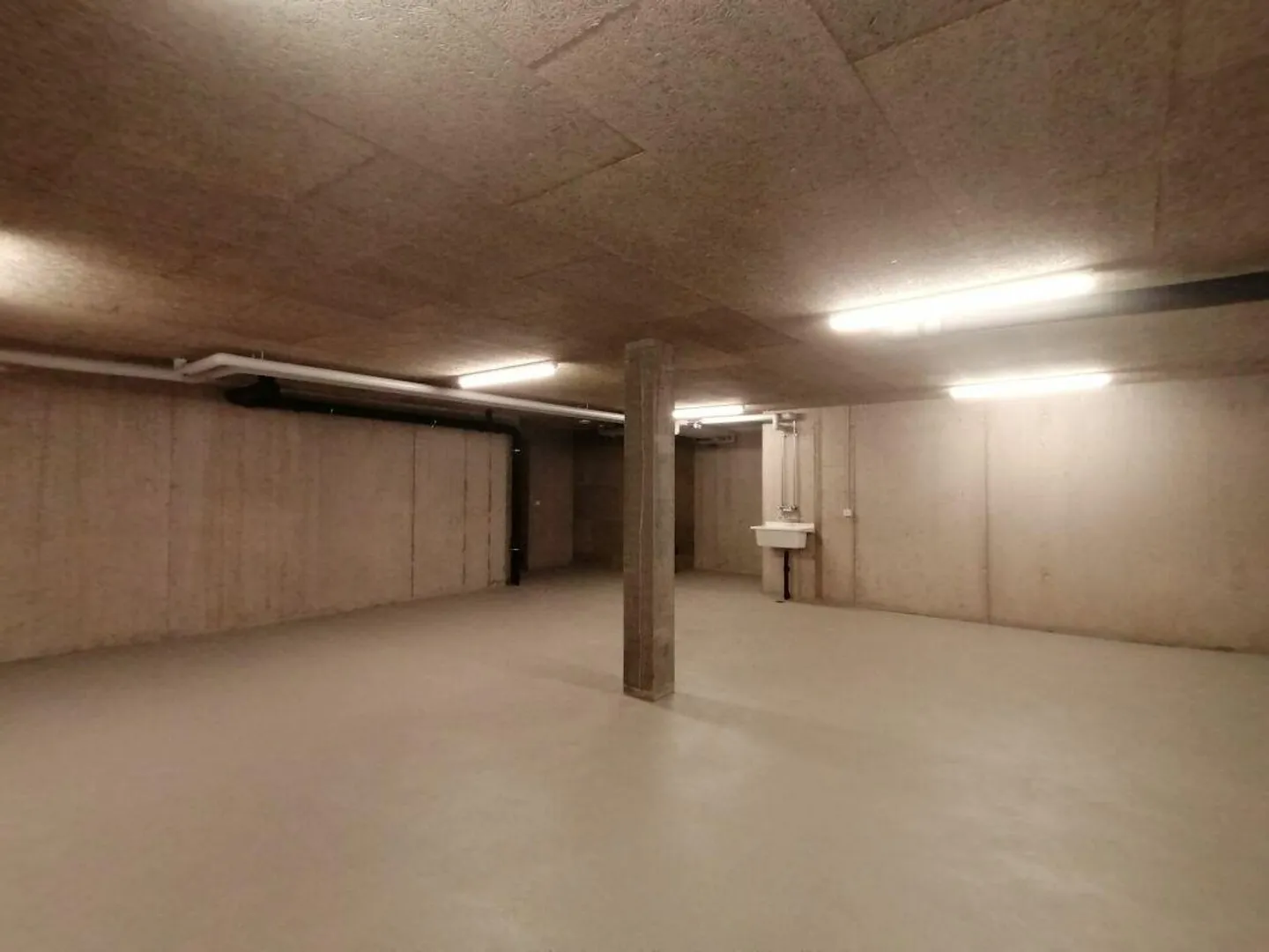 Ampio spazio hobby/magazzino in affitto a Windisch - Foto 2 di 3