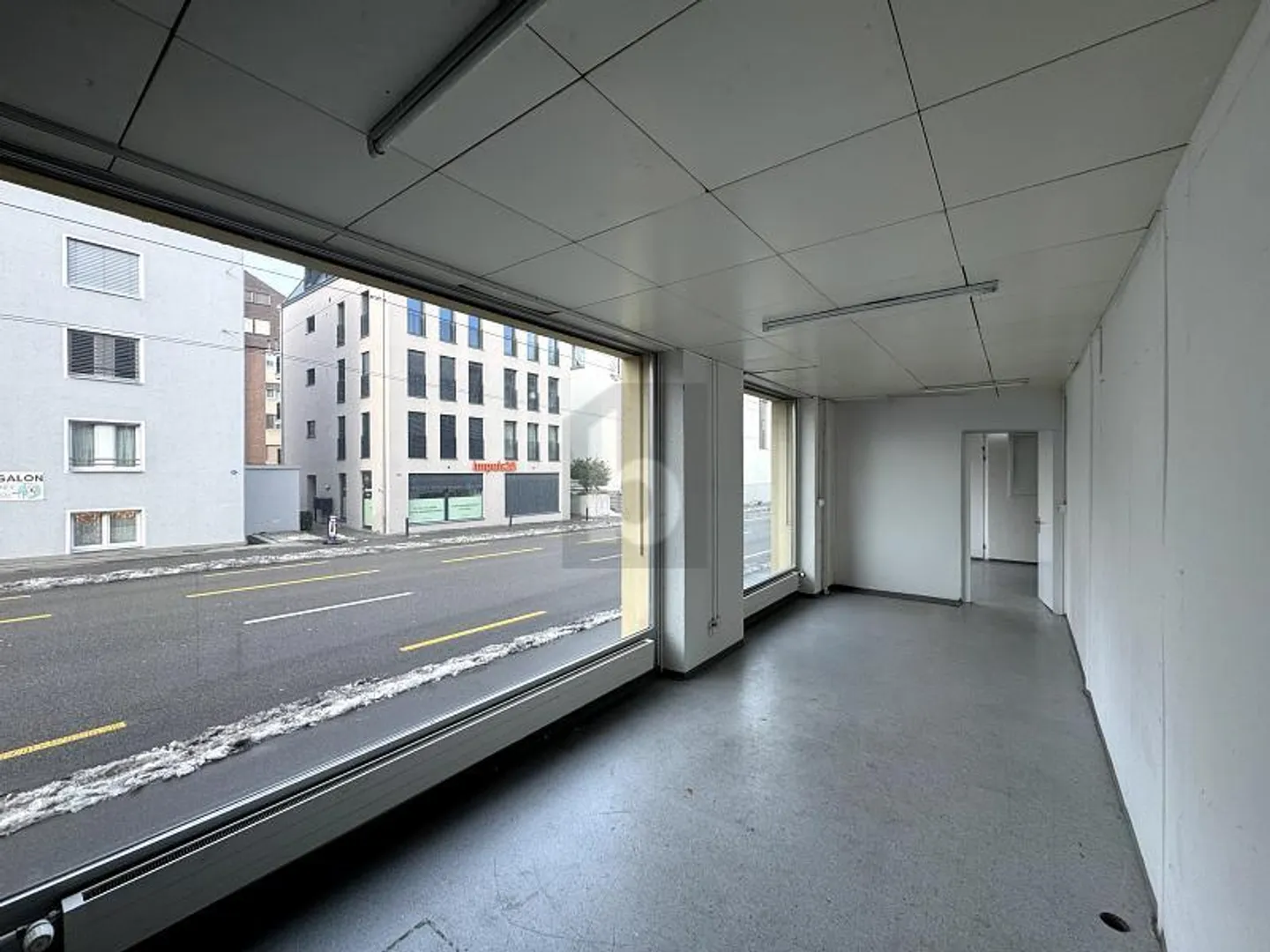 IN A PRIME LOCATION WITH A LARGE SHOWCASE - Photo 2 of 6