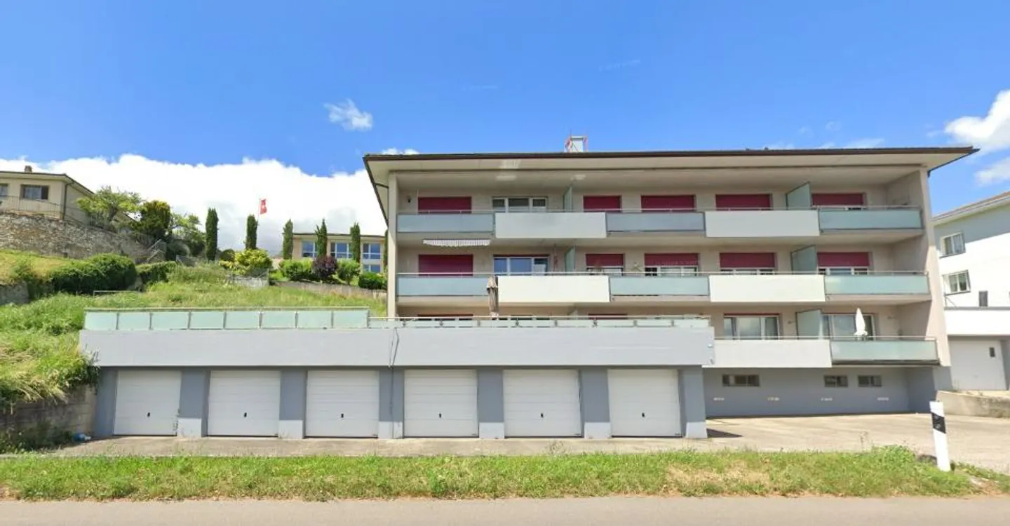 Charming 3.5-room apartment renovated in 2025 – Close to the lake - Photo 1 of 9