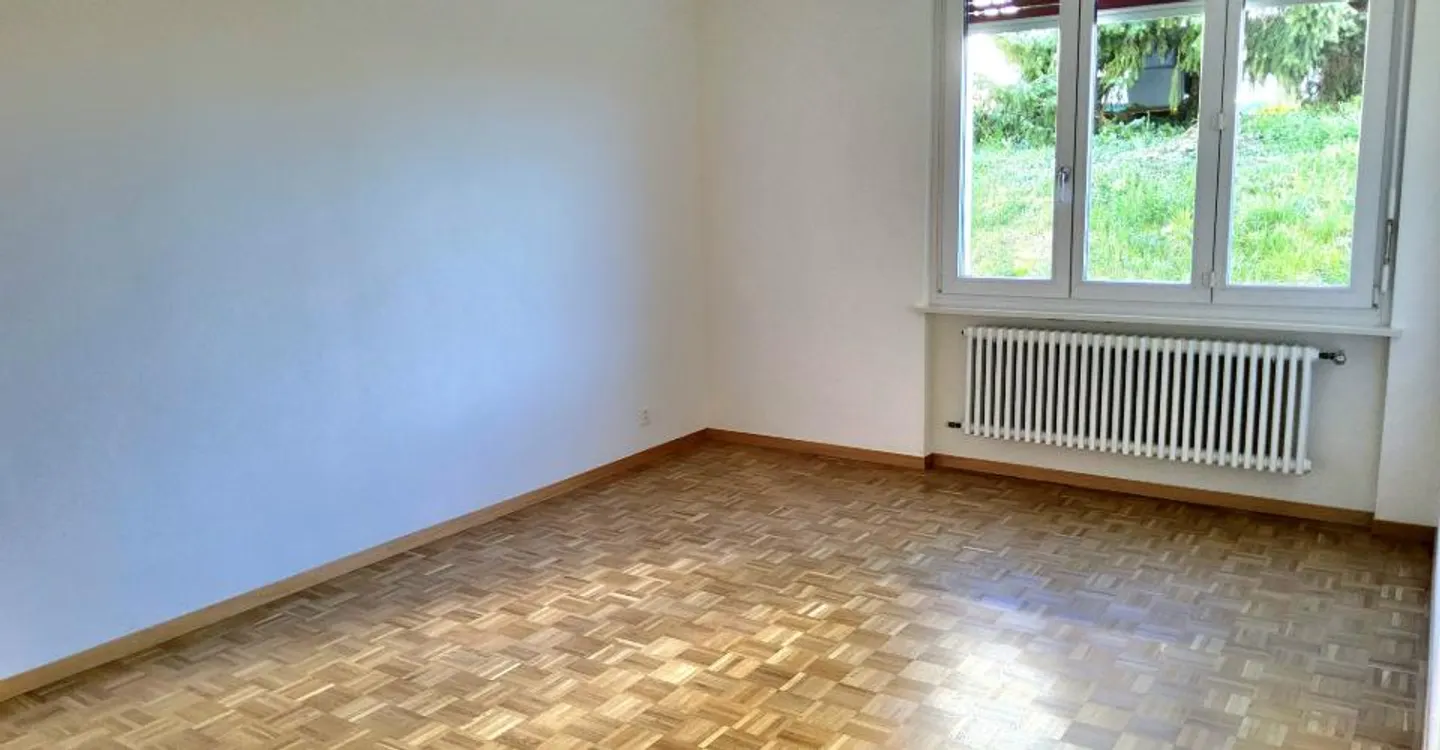 Charming 3.5-room apartment renovated in 2025 – Close to the lake - Photo 3 of 9