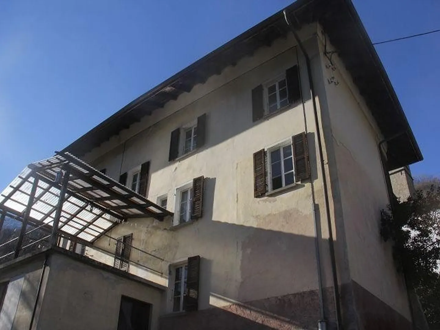 «grosses Dorfhaus mit Garten / grande casa nel nucleo con giardino» - Foto 4 di 25